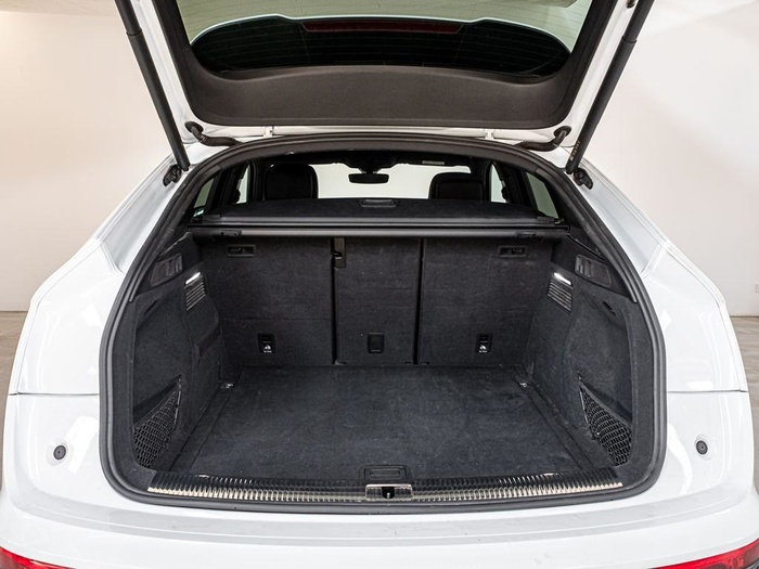 Renting Audi Q5 Sportback Black line 40 TDI quattro-ultra 150 kW (204 CV) S tronic Ocasión