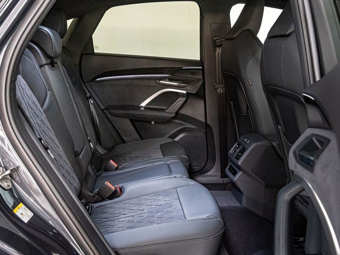 Renting Audi Q5 Sportback Black line TDI quattro 150 kW (204 CV) S tronic Ocasión