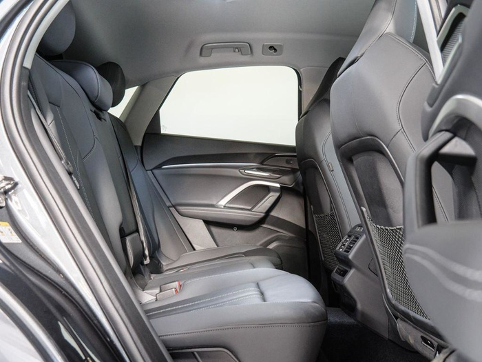 Renting Audi Q5 Sportback Black line TDI quattro 150 kW (204 CV) S tronic Ocasión 1