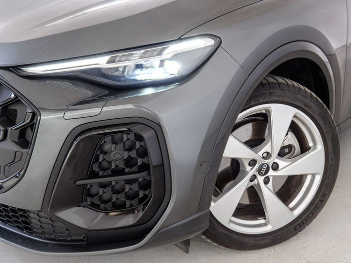 Renting Audi Q5 Sportback Black line TDI quattro 150 kW (204 CV) S tronic Ocasión 1