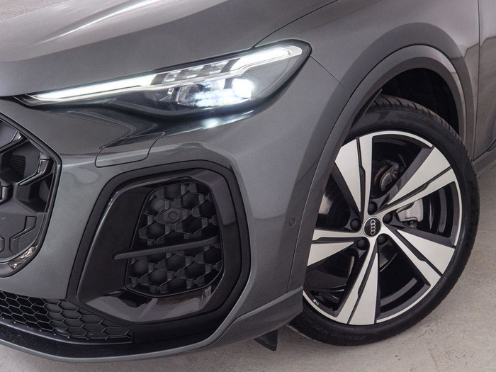 Renting Audi Q5 Sportback e-hybrid Black Line quattro 220 kW (299 CV) S tronic Ocasión
