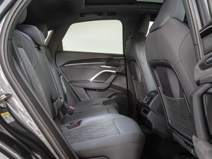 Renting Audi Q5 Sportback e-hybrid Black Line quattro 220 kW (299 CV) S tronic Ocasión