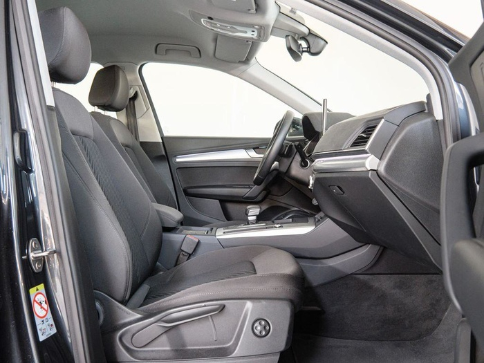 Renting Audi Q5 Sportback TFSIe Advanced 50 TFSI e quattro-ultra 220 kW (299 CV) Ocasión