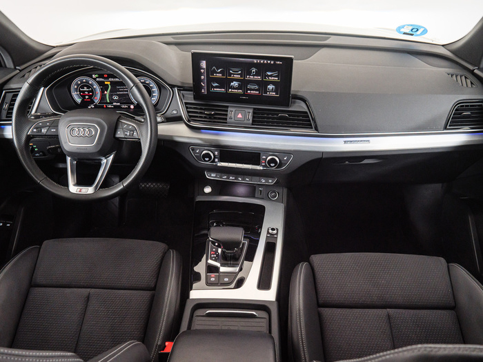 Renting Audi Q5 TFSIe Black Line 50 TFSIe quattro 220 kW (299 CV) S tronic Ocasión