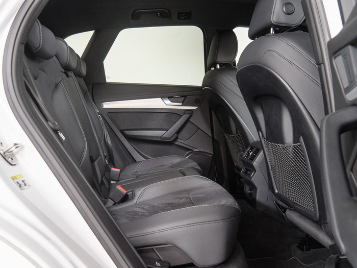 Renting Audi Q5 TFSIe Black Line 50 TFSIe quattro 220 kW (299 CV) S tronic Ocasión