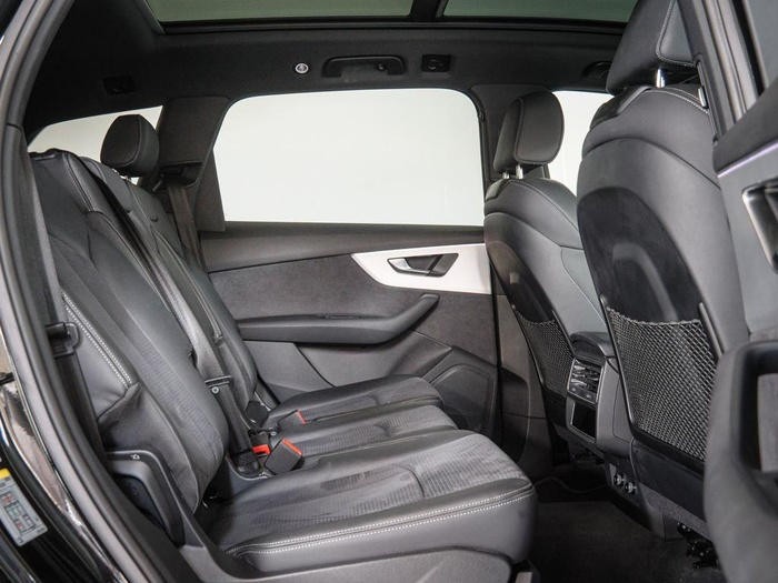 Renting Audi Q7 Black line edition 50 TDI quattro 210 kW (286 CV) tiptronic Ocasión