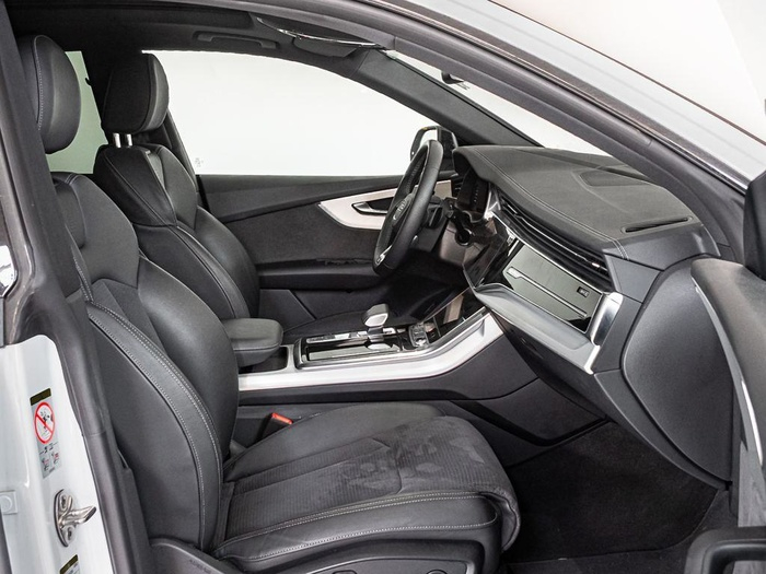 Renting Audi Q8 Black line 50 TDI quattro 210 kW (286 CV) tiptronic Ocasión