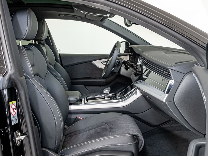 Renting Audi Q8 Black line 50 TDI quattro 210 kW (286 CV) tiptronic Ocasión 1
