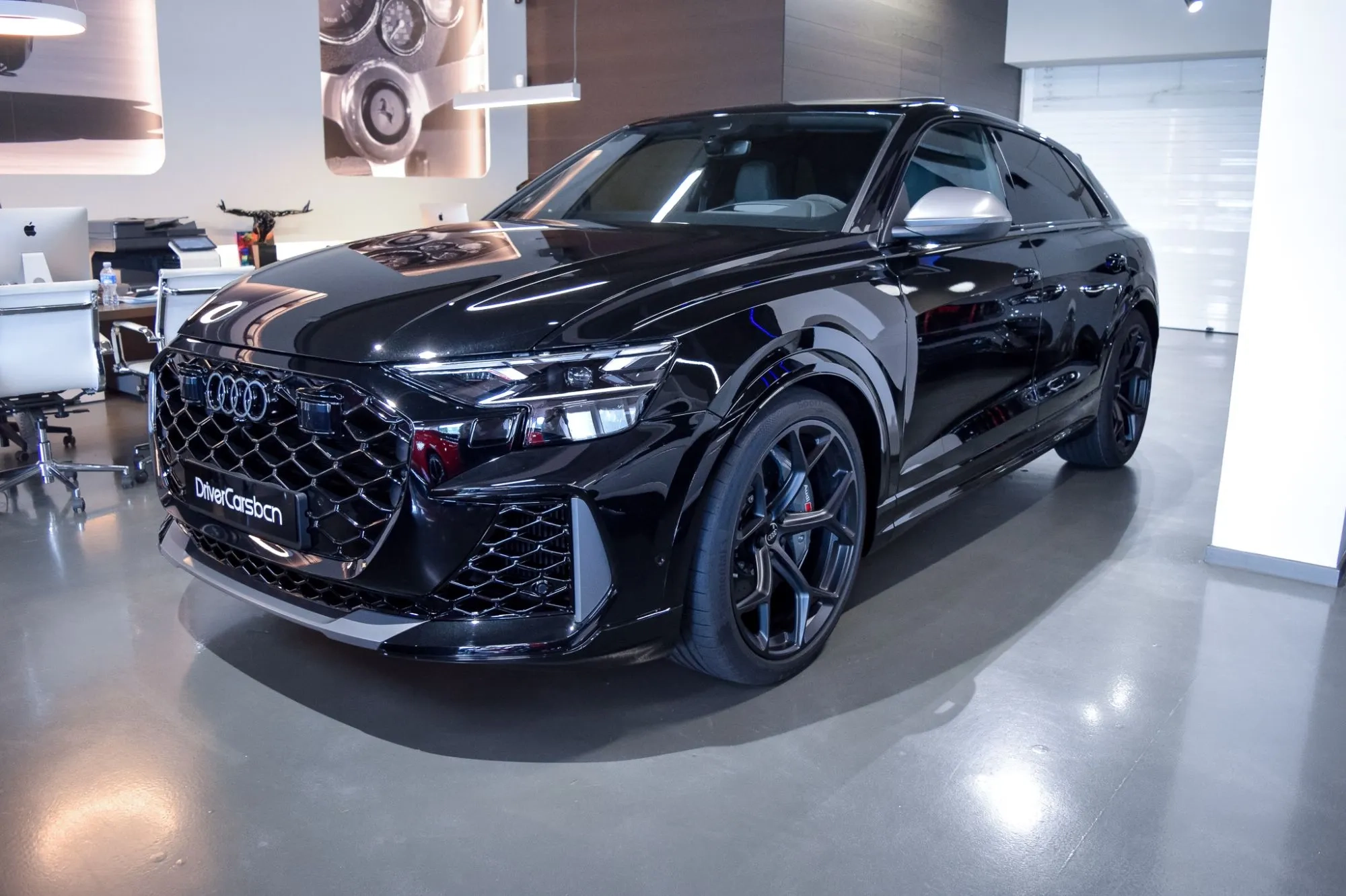 Renting AUDI Q8 RS quattro performance tiptronic 1