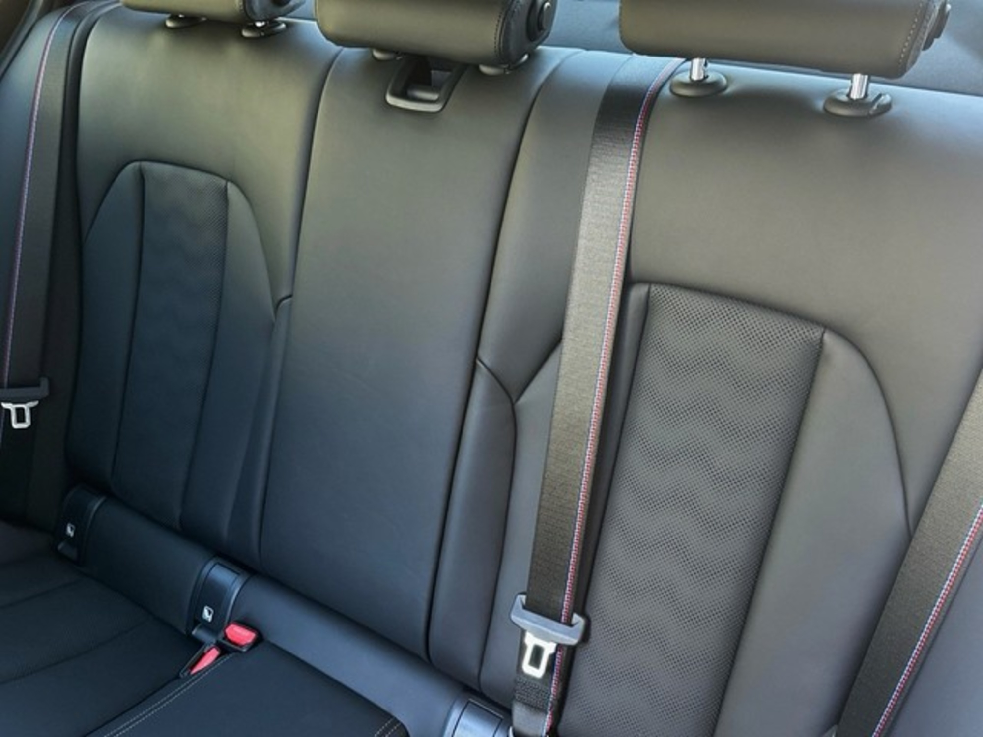 Renting BMW M M3 Berlina Competition xDrive 390 kW (530 CV) 3