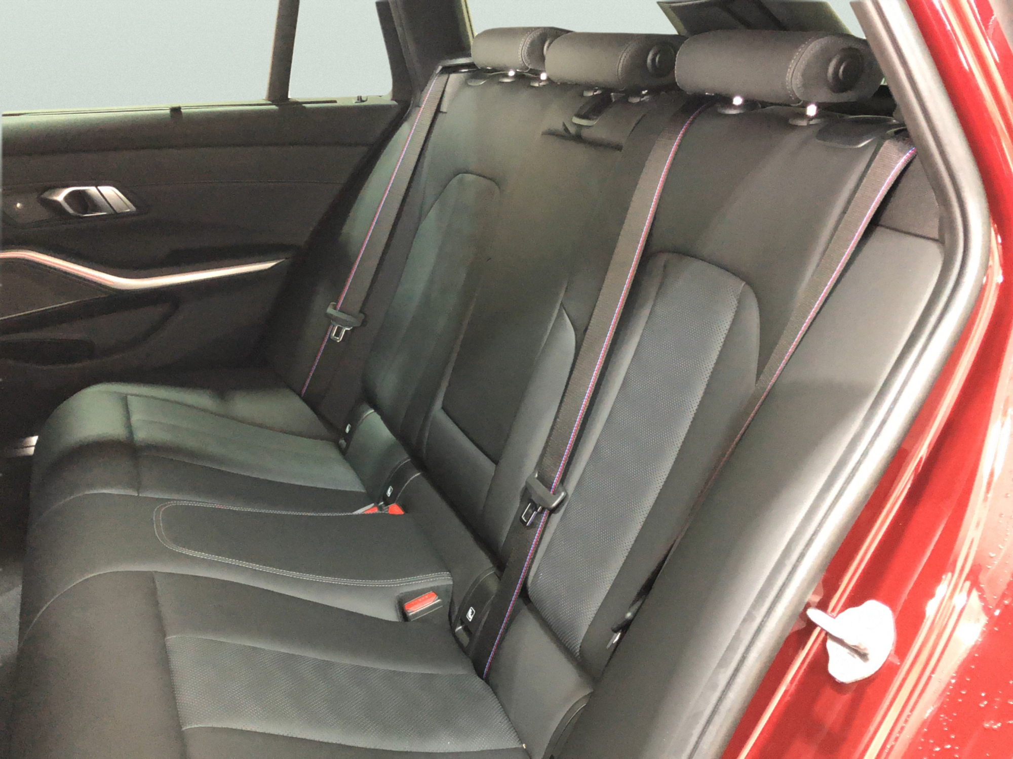 Renting BMW M M3 Competition Touring xDrive 375 kW (510 CV)