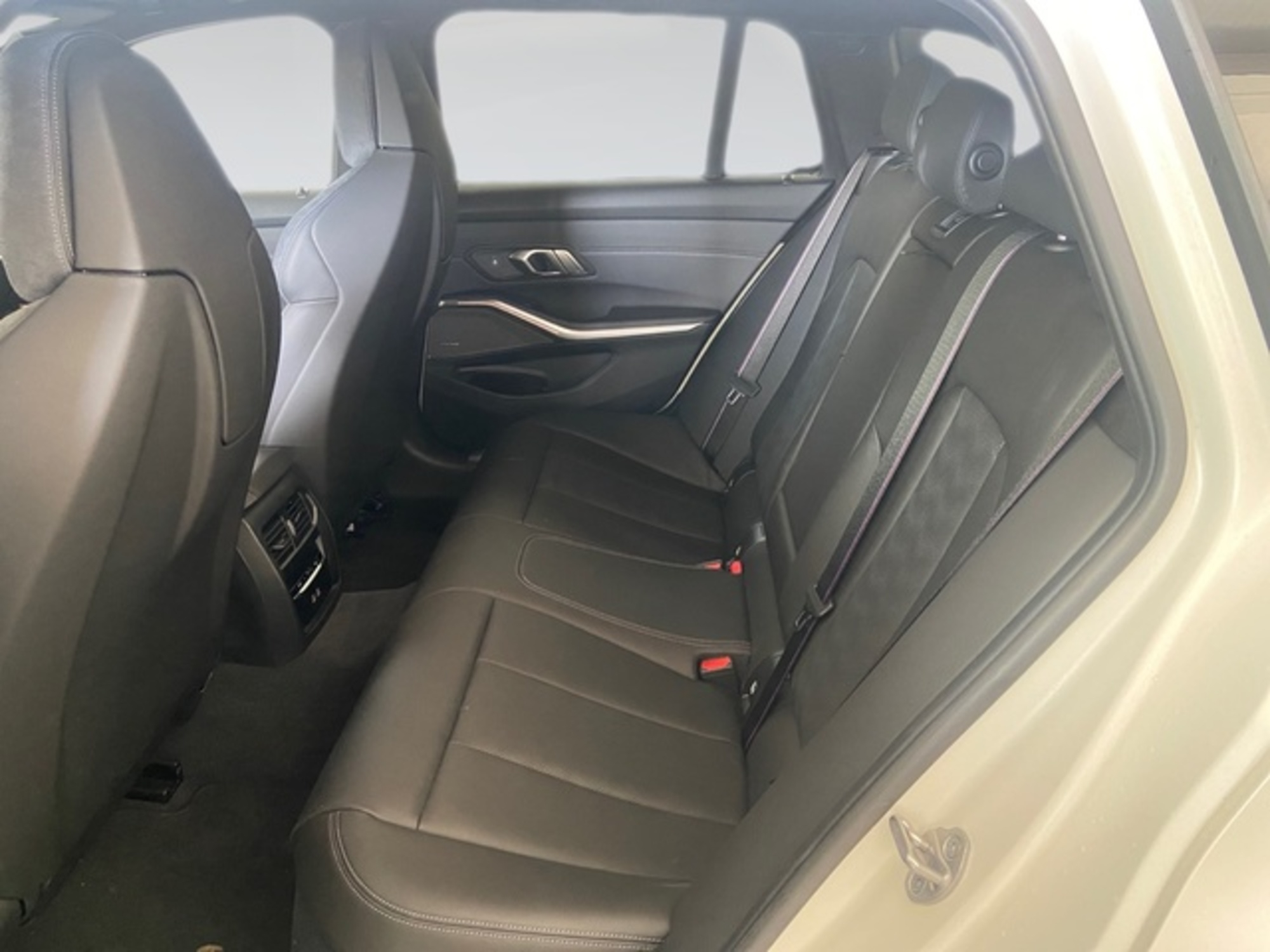 Renting BMW M M3 Competition Touring xDrive 390 kW (530 CV) 1