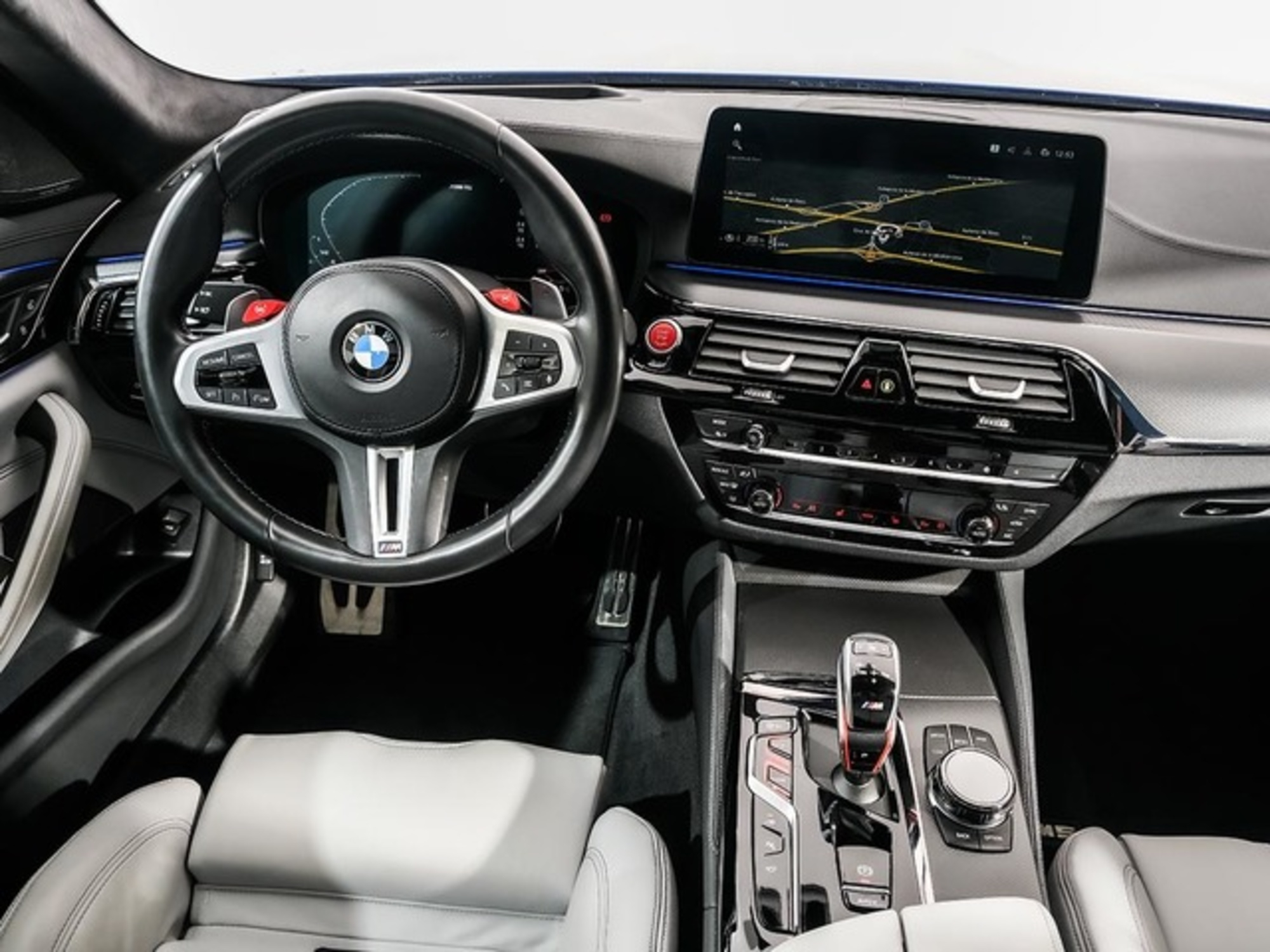 Renting BMW M M5 Competition 460 kW (625 CV)