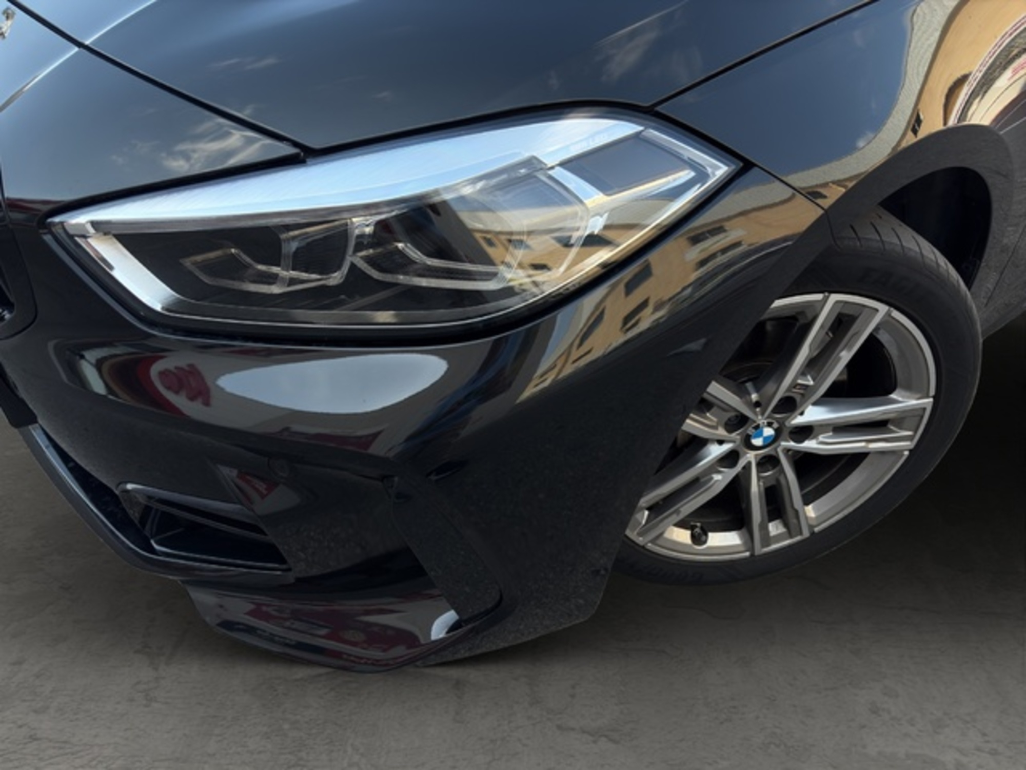 Renting BMW Serie 1 116d 85 kW (116 CV) 3 1