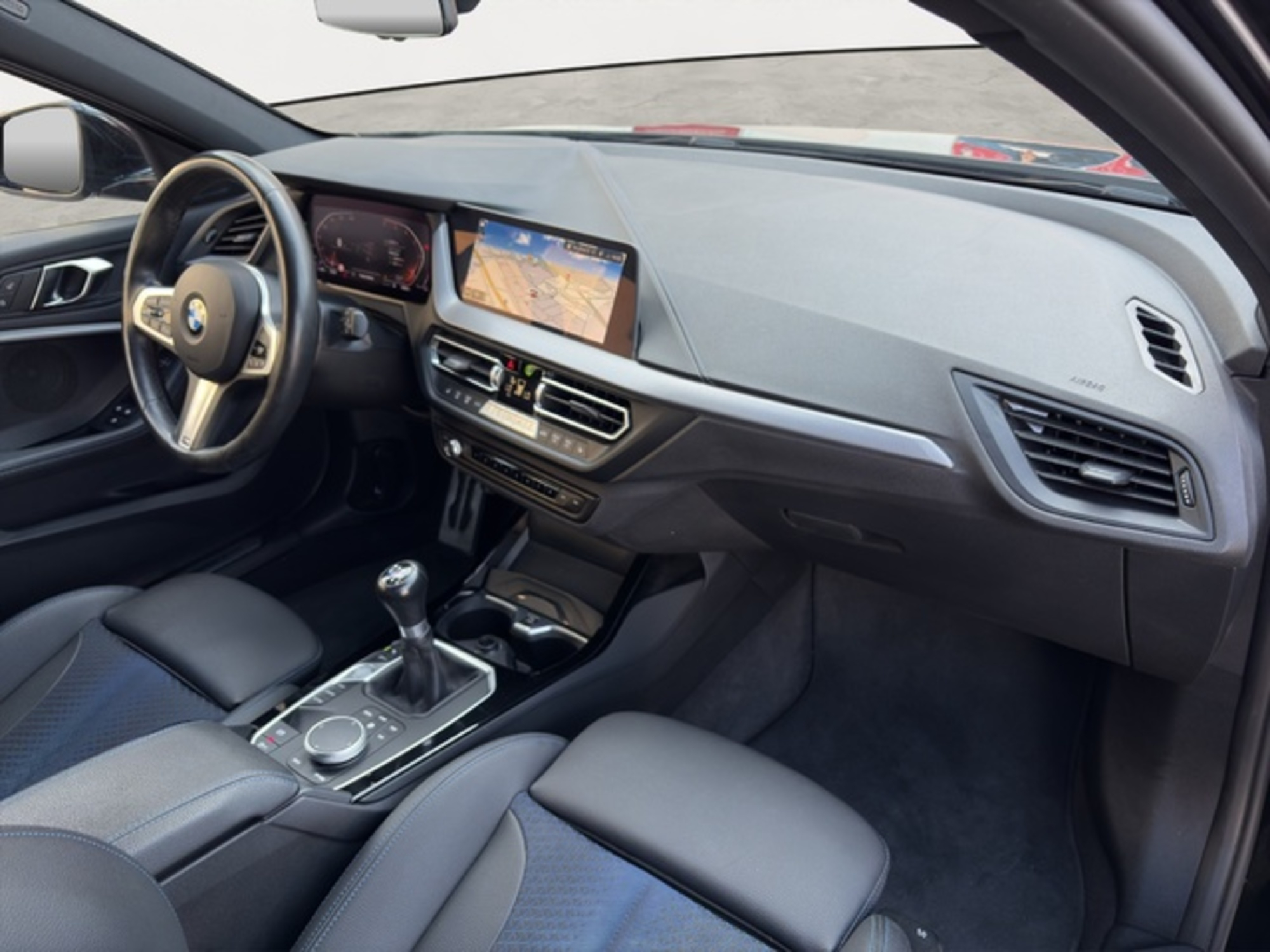 Renting BMW Serie 1 116d 85 kW (116 CV) 3 1