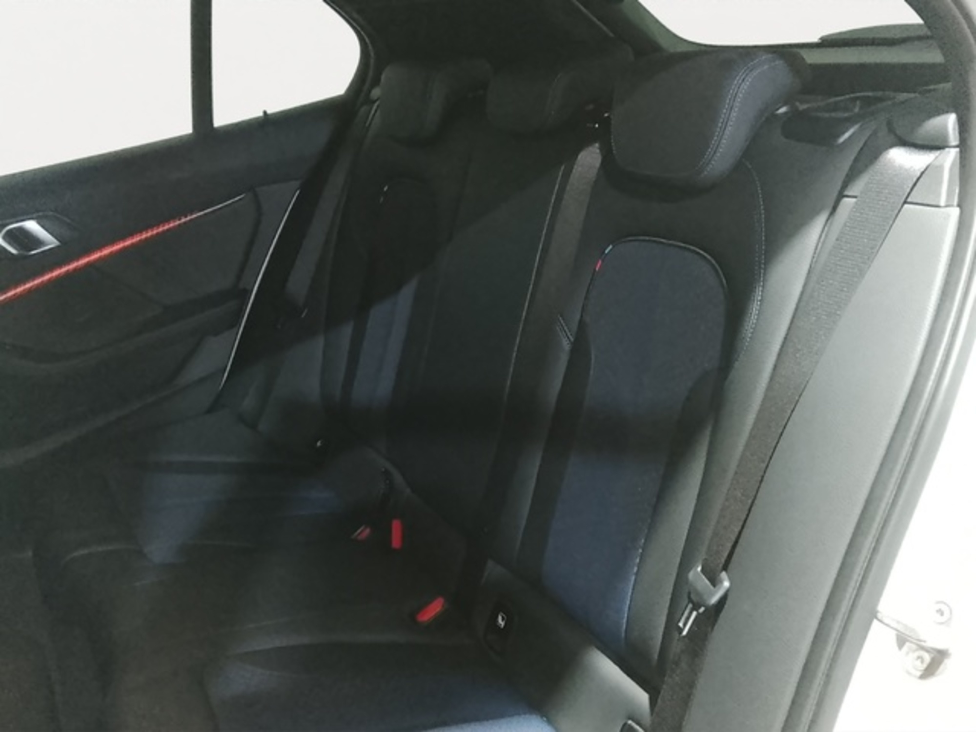Renting BMW Serie 1 116d 85 kW (116 CV) 3