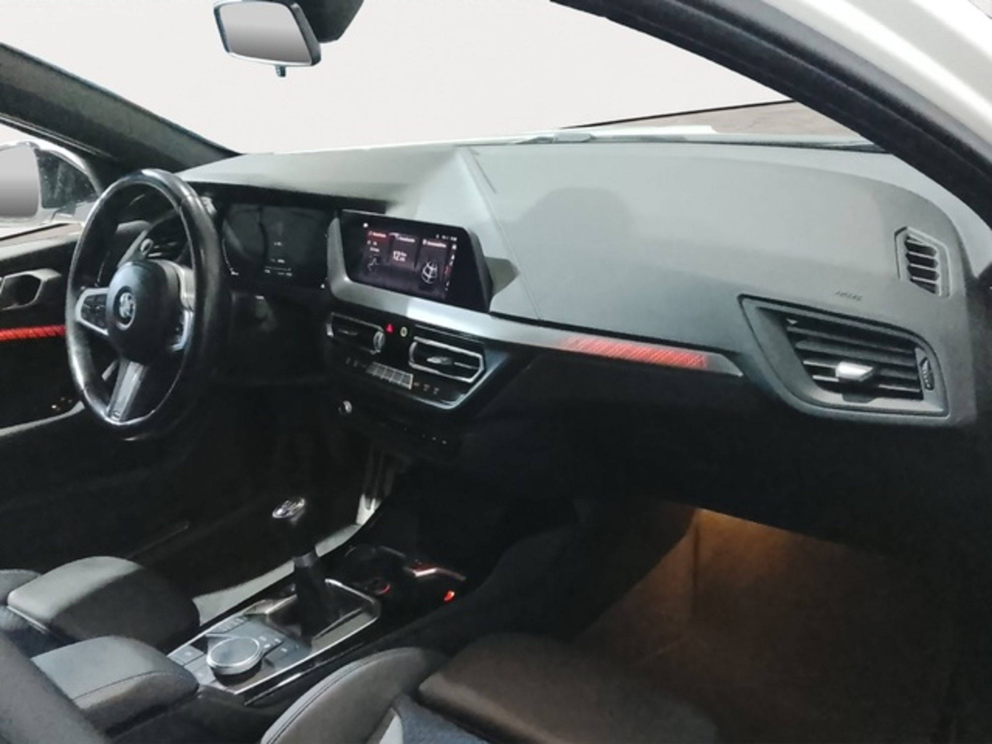 Renting BMW Serie 1 116d 85 kW (116 CV) 3 4