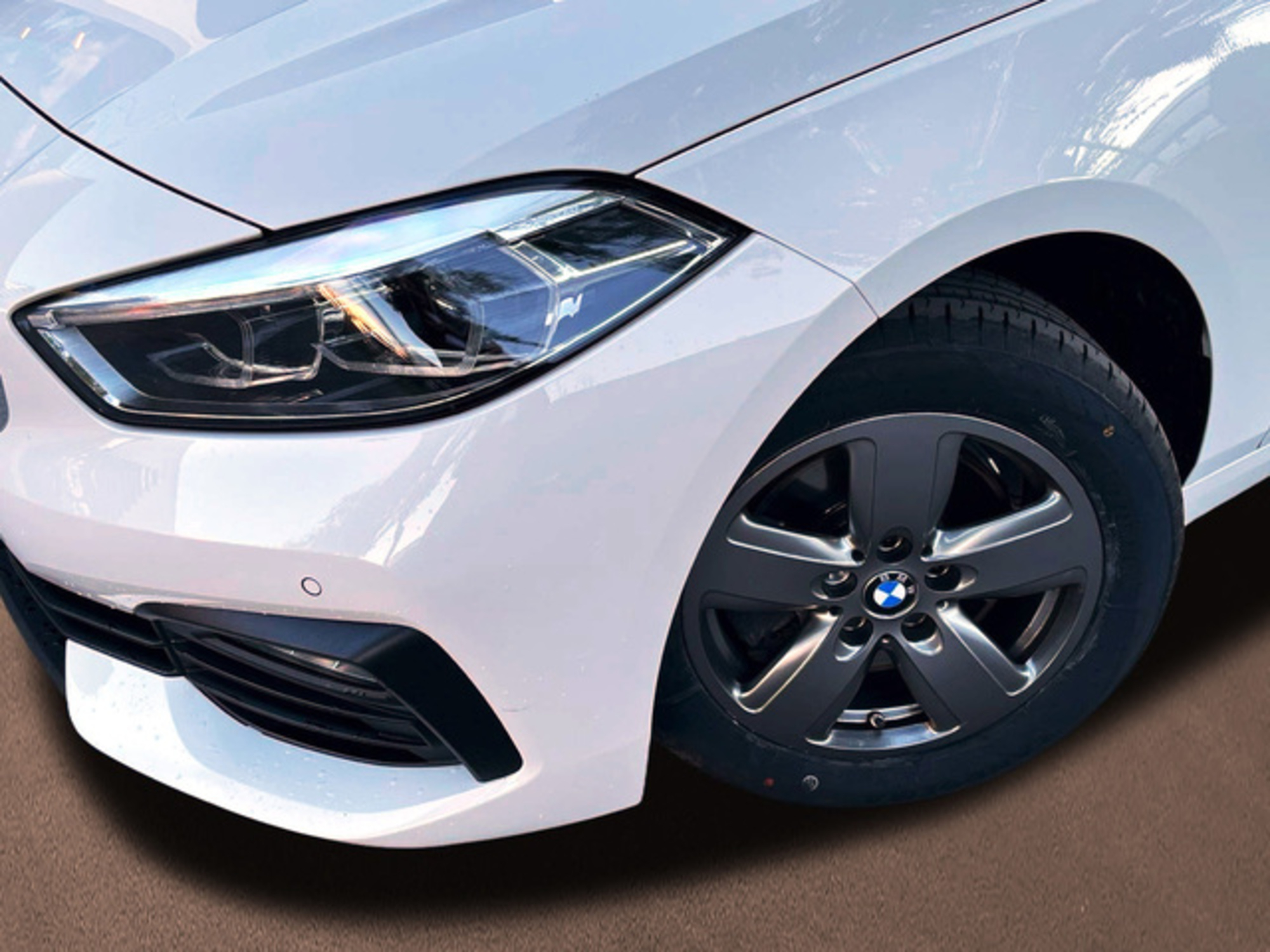 Renting BMW Serie 1 116d 85 kW (116 CV) 4 3