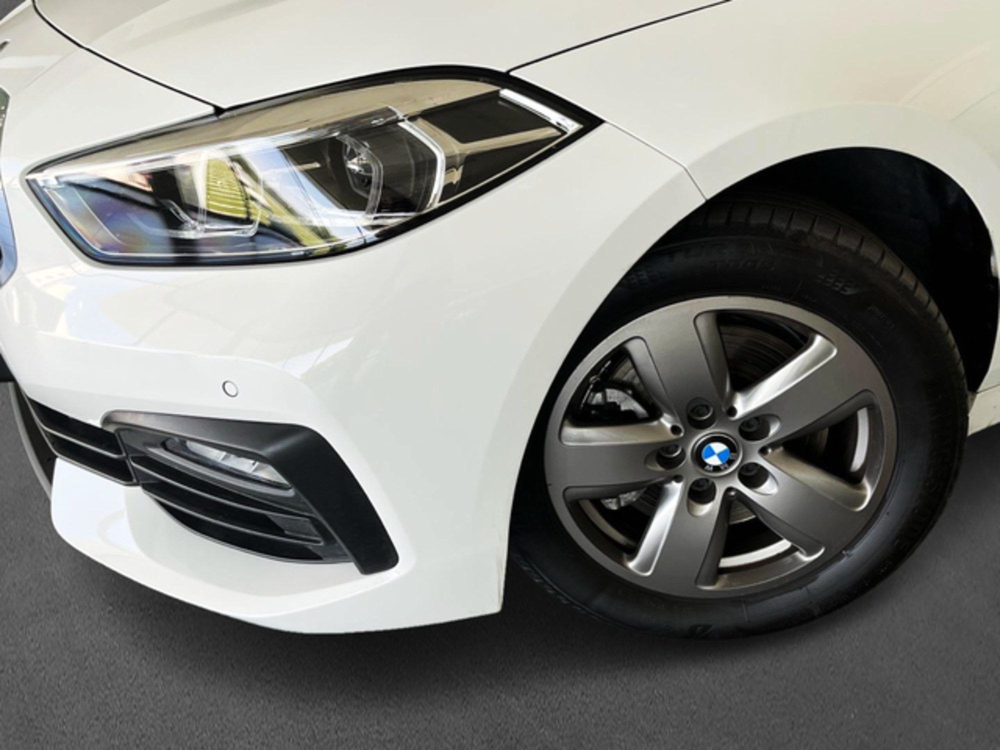 Renting BMW Serie 1 116d 85 kW (116 CV) 6 4