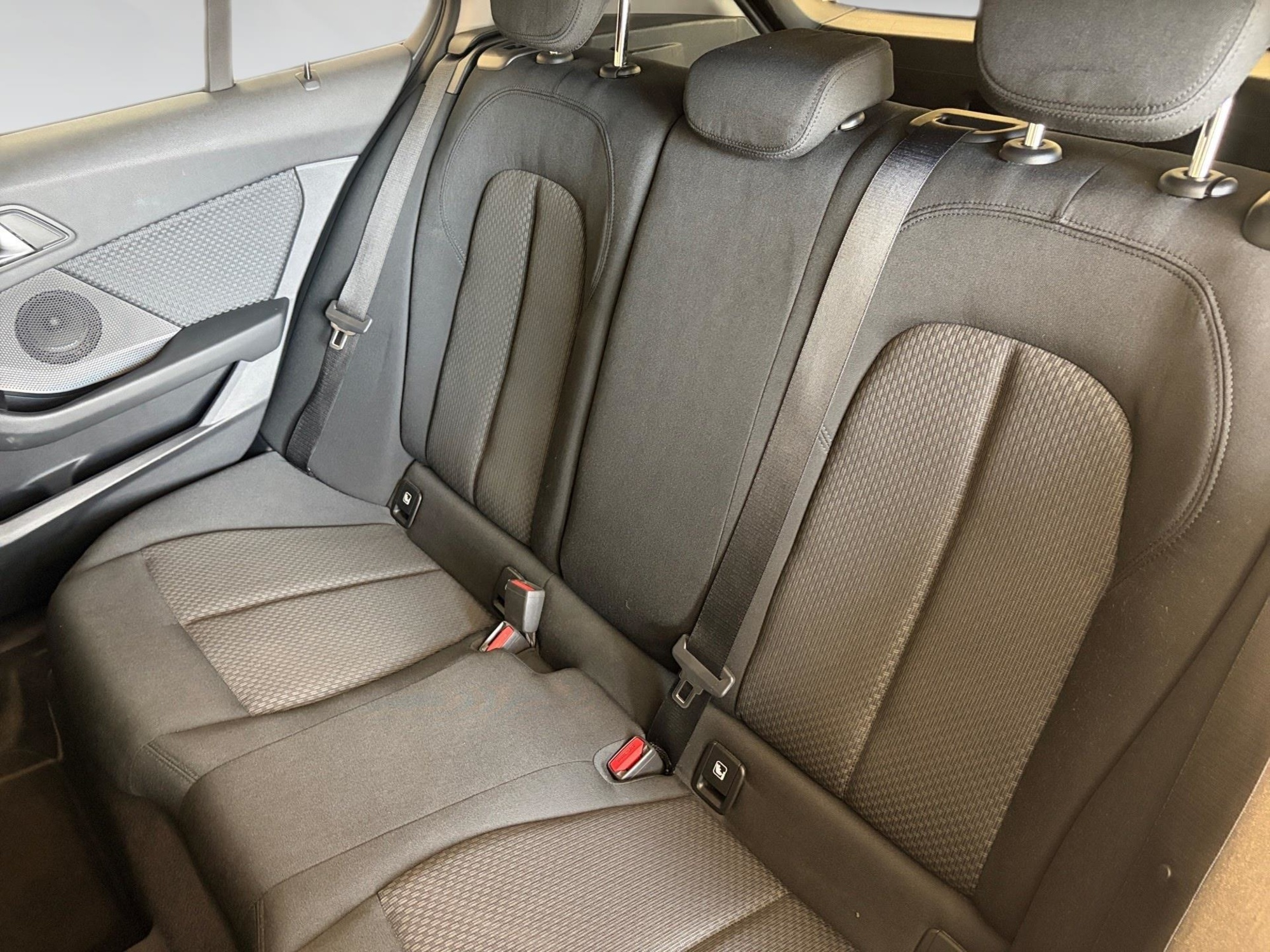 Renting BMW Serie 1 116d 85 kW (116 CV) 6 5