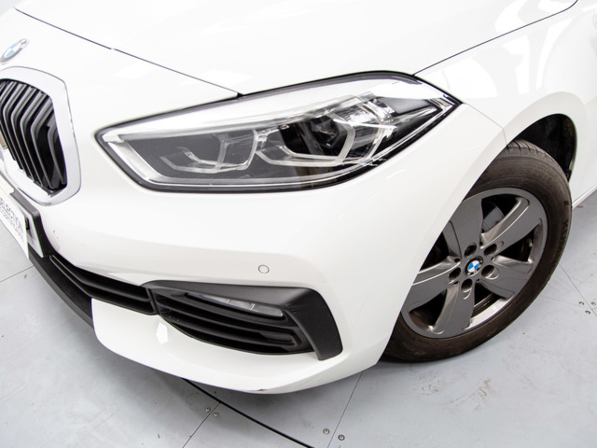 Renting BMW Serie 1 116d Business 85 kW (116 CV) 3