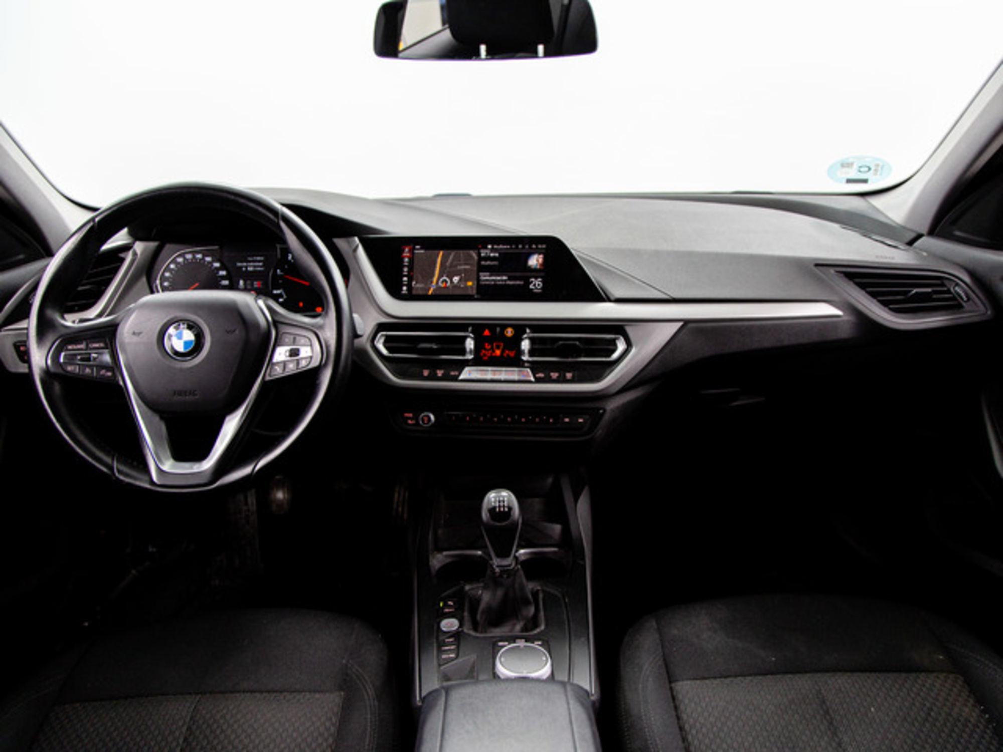 Renting BMW Serie 1 116d Business 85 kW (116 CV) 3
