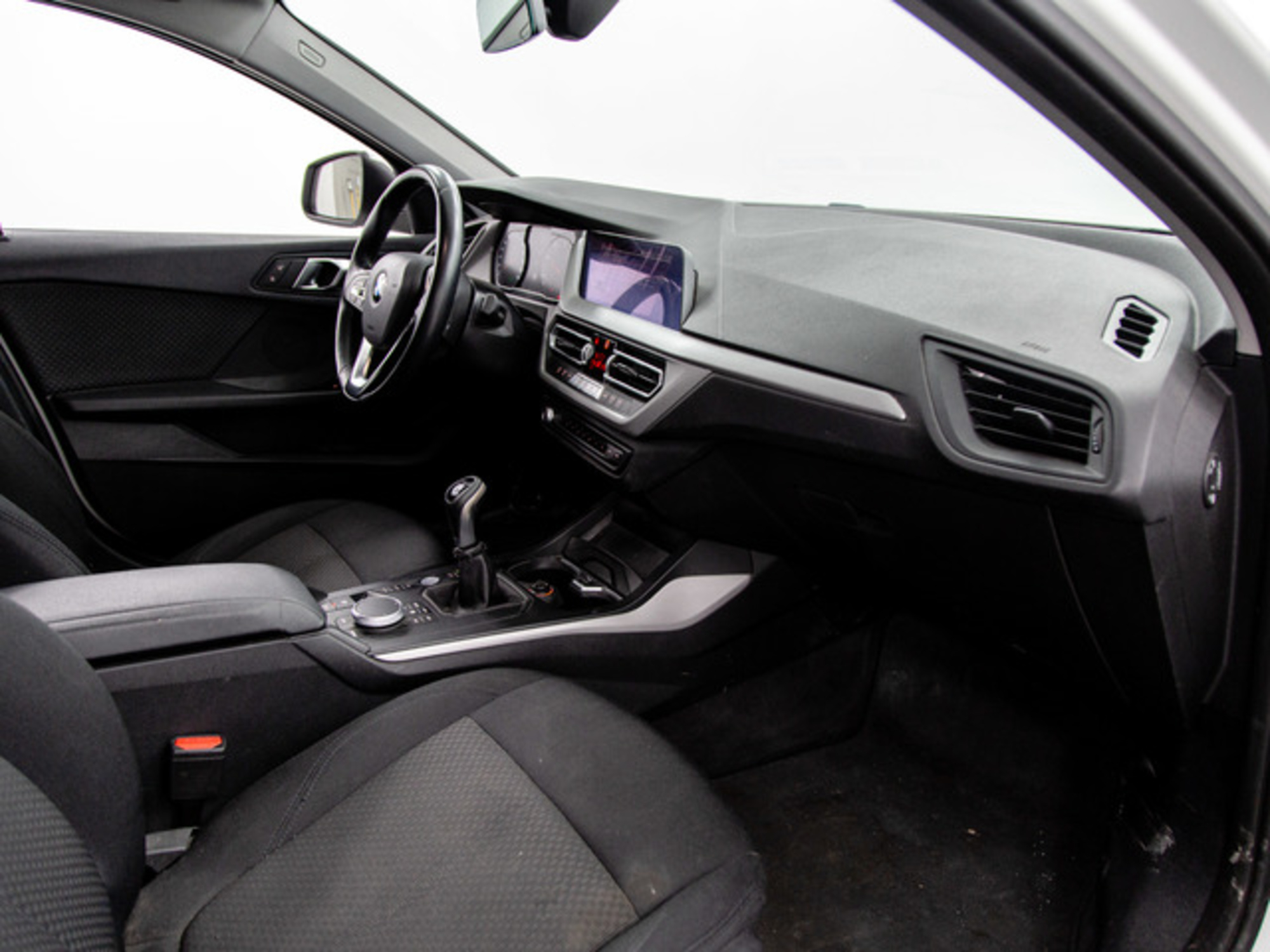 Renting BMW Serie 1 116d Business 85 kW (116 CV) 3