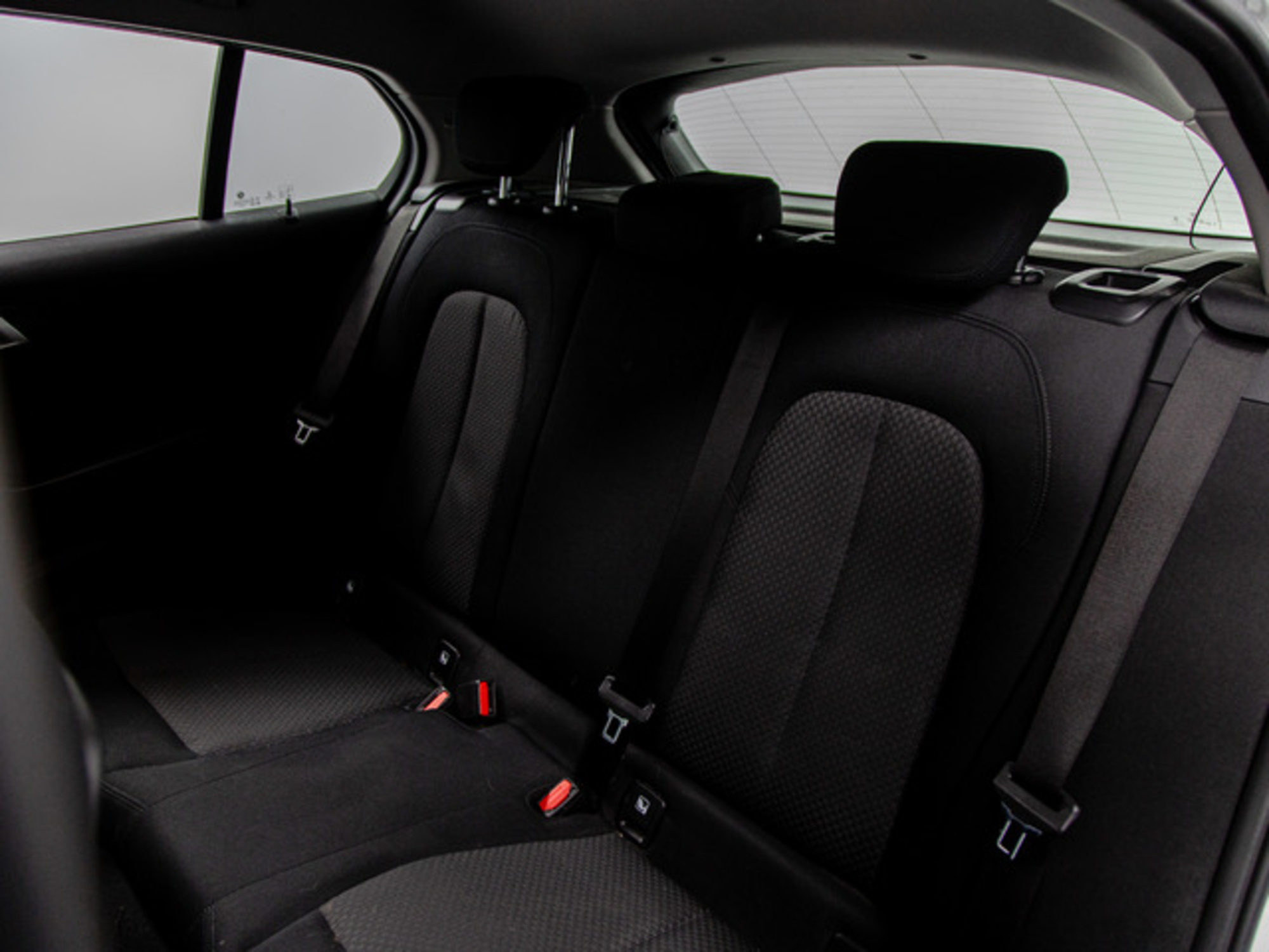 Renting BMW Serie 1 116d Business 85 kW (116 CV) 3