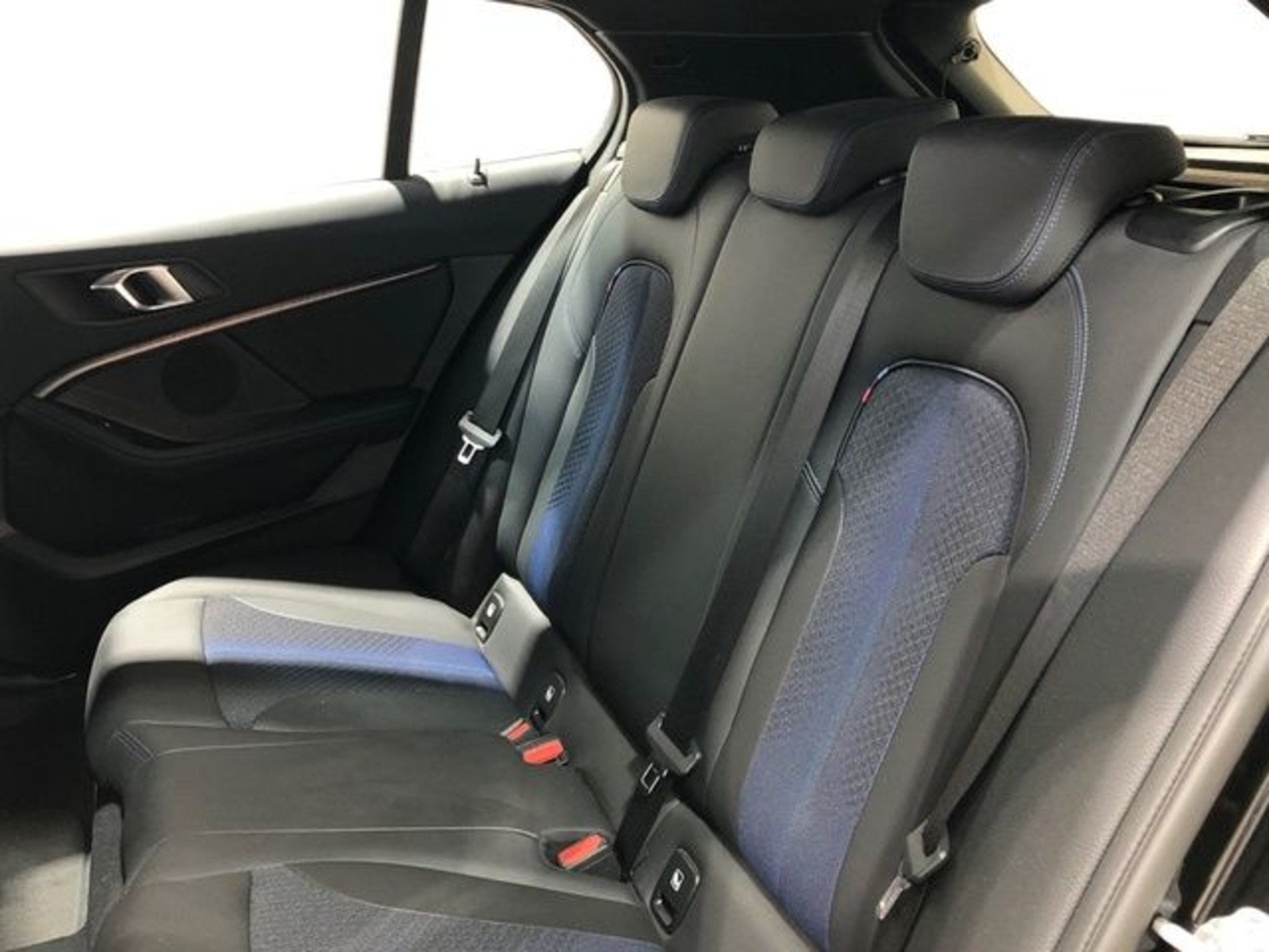 Renting BMW Serie 1 118d 110 kW (150 CV) 1 6