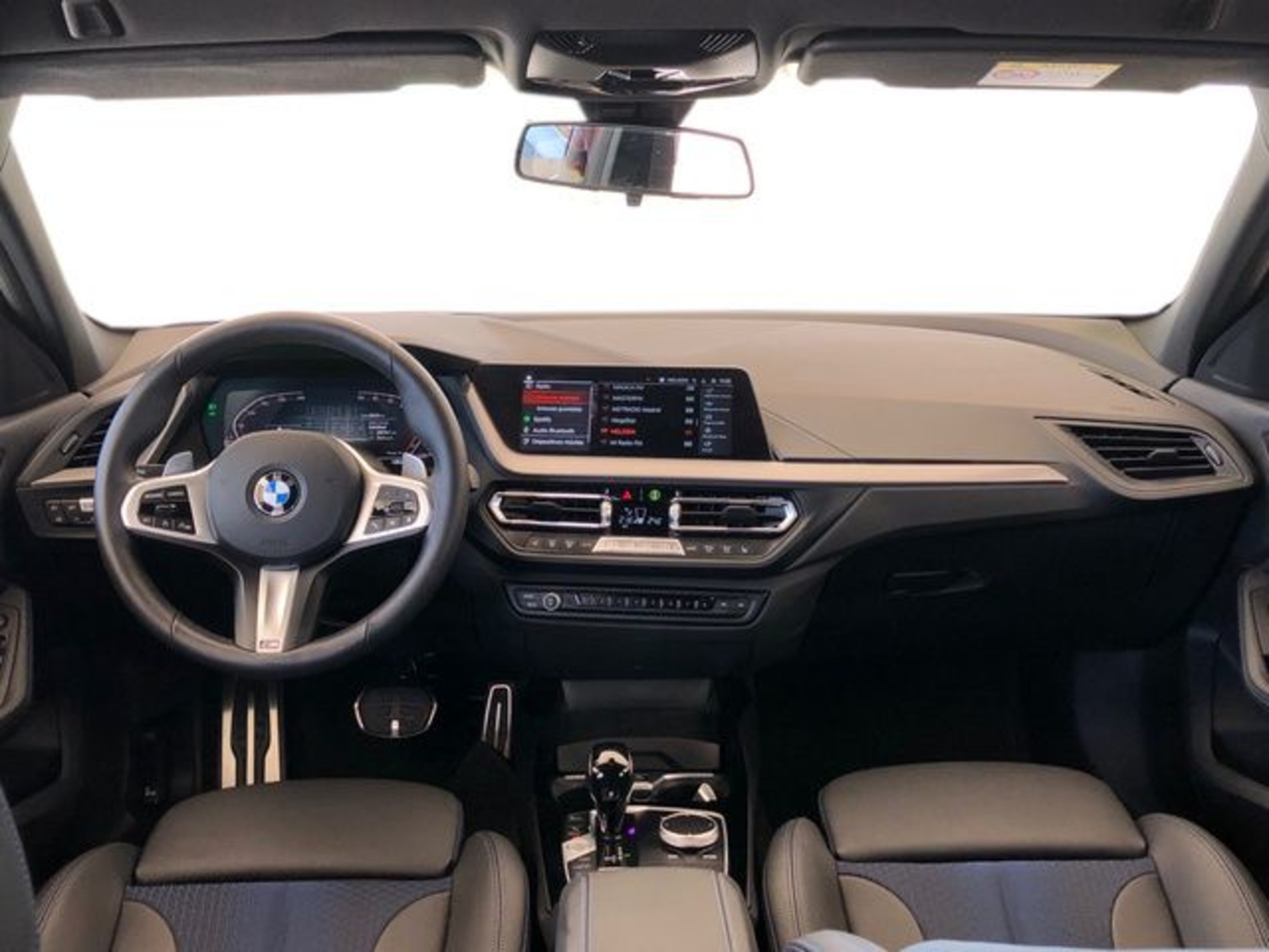 Renting BMW Serie 1 118d 110 kW (150 CV) 1 8