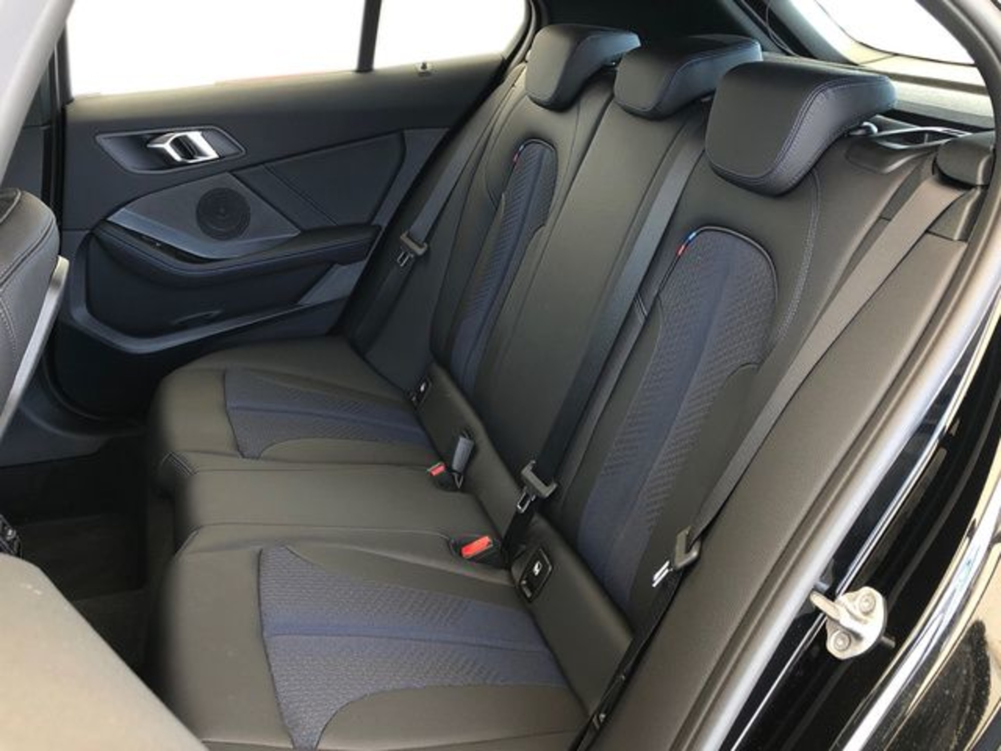 Renting BMW Serie 1 118d 110 kW (150 CV) 1 8