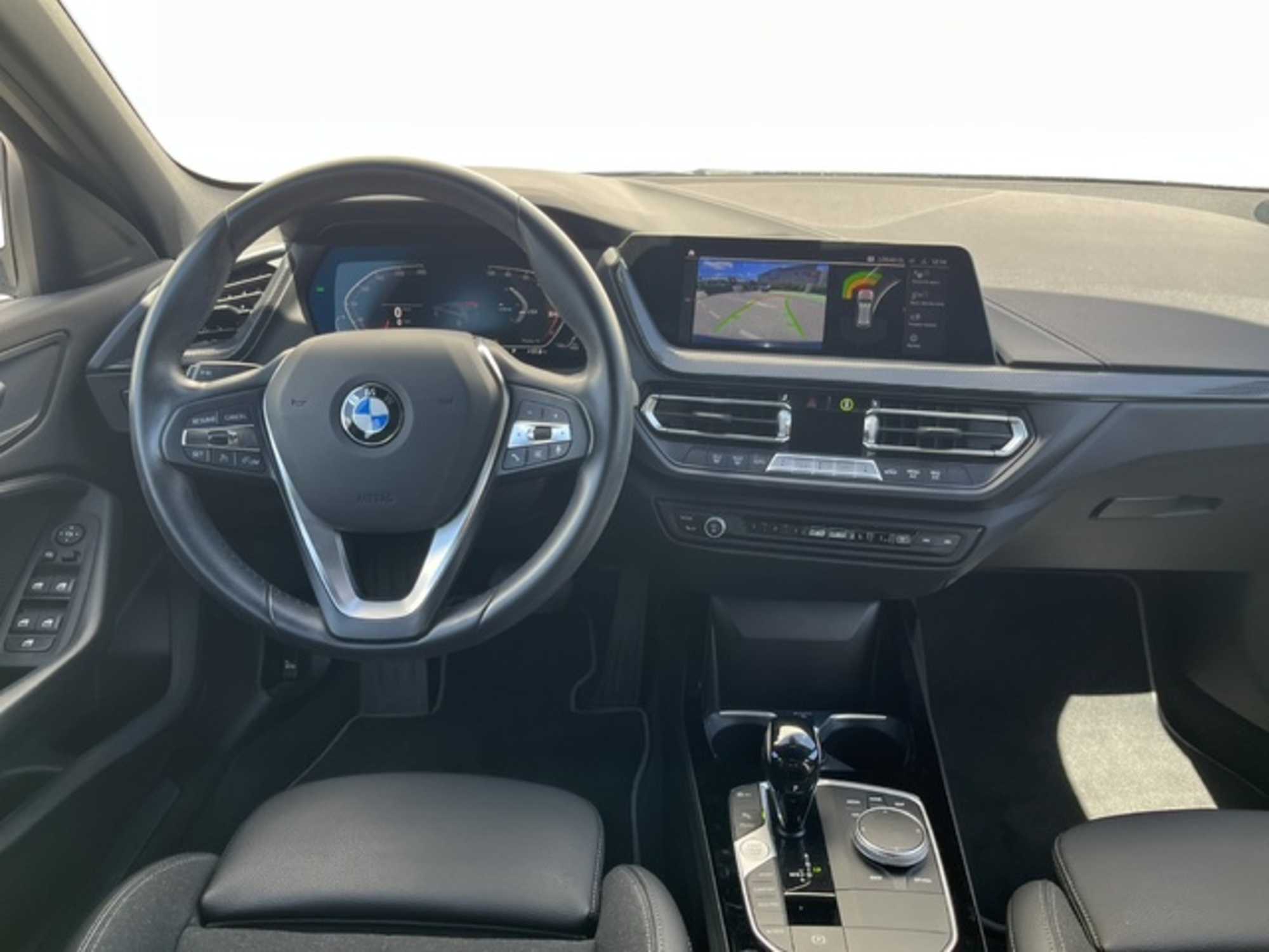 Renting BMW Serie 1 118d 110 kW (150 CV) 10 8