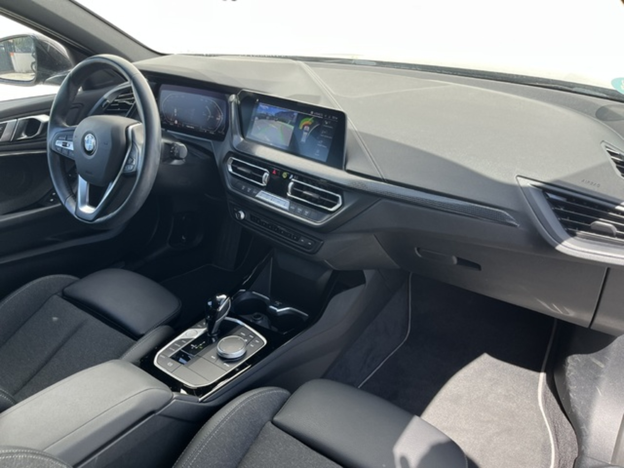 Renting BMW Serie 1 118d 110 kW (150 CV) 10 8