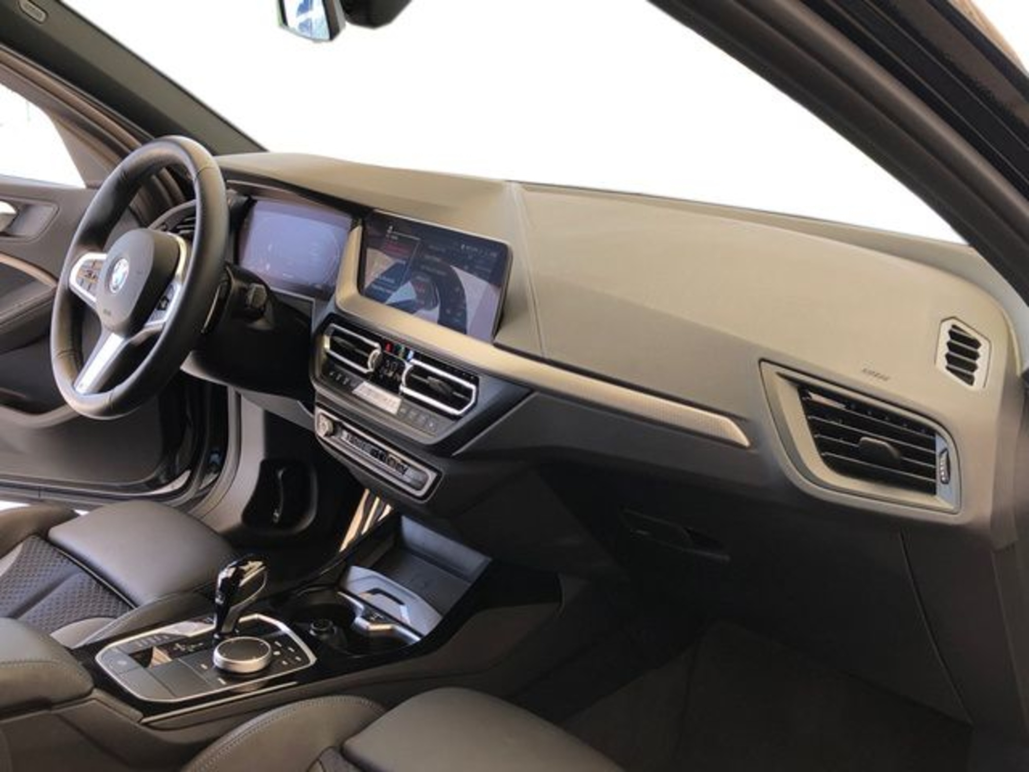 Renting BMW Serie 1 118d 110 kW (150 CV) 10 9