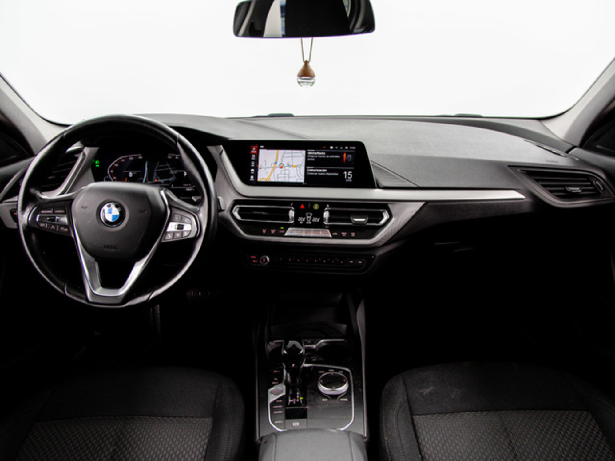 Renting BMW Serie 1 118d Business 110 kW (150 CV) 15
