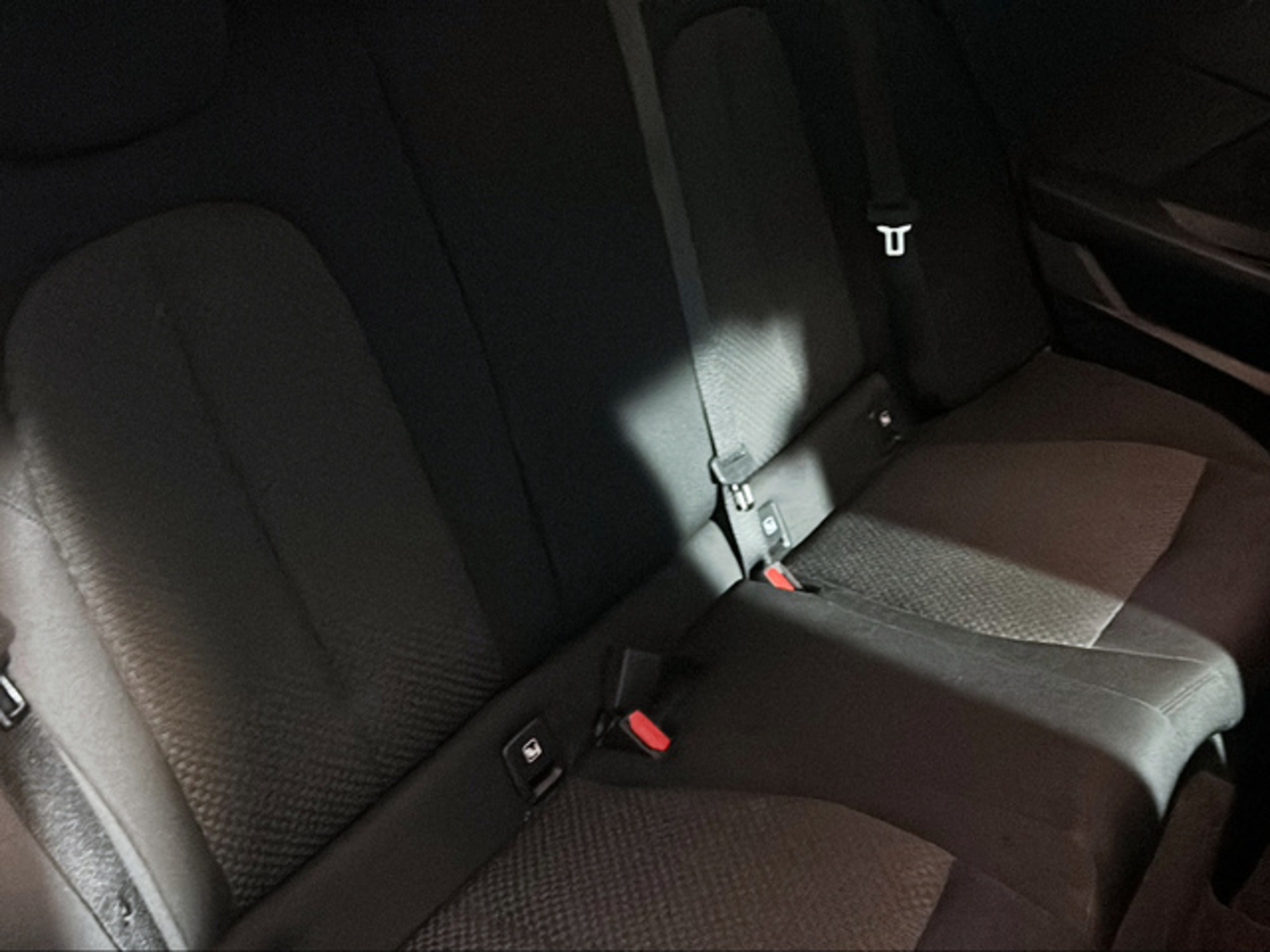 Renting BMW Serie 1 118d Business 110 kW (150 CV) 3 4
