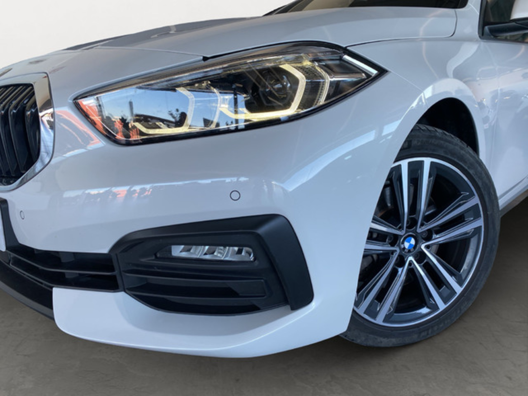 Renting BMW Serie 1 118d Business 110 kW (150 CV) 5 6