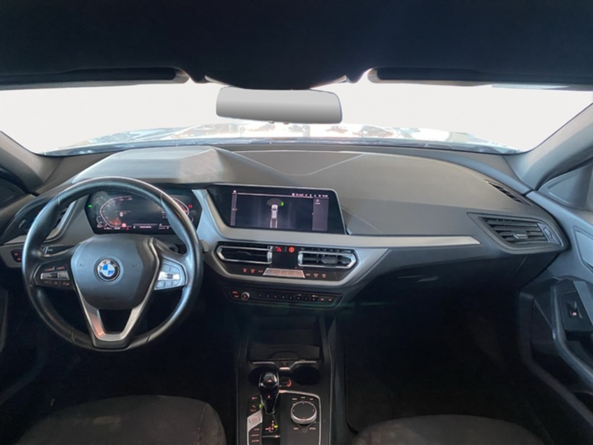 Renting BMW Serie 1 118d Business 110 kW (150 CV) 5 6
