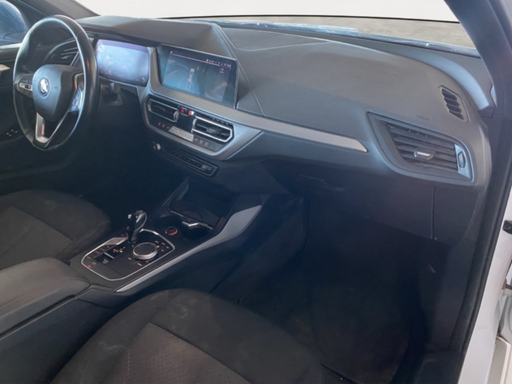 Renting BMW Serie 1 118d Business 110 kW (150 CV) 5 6