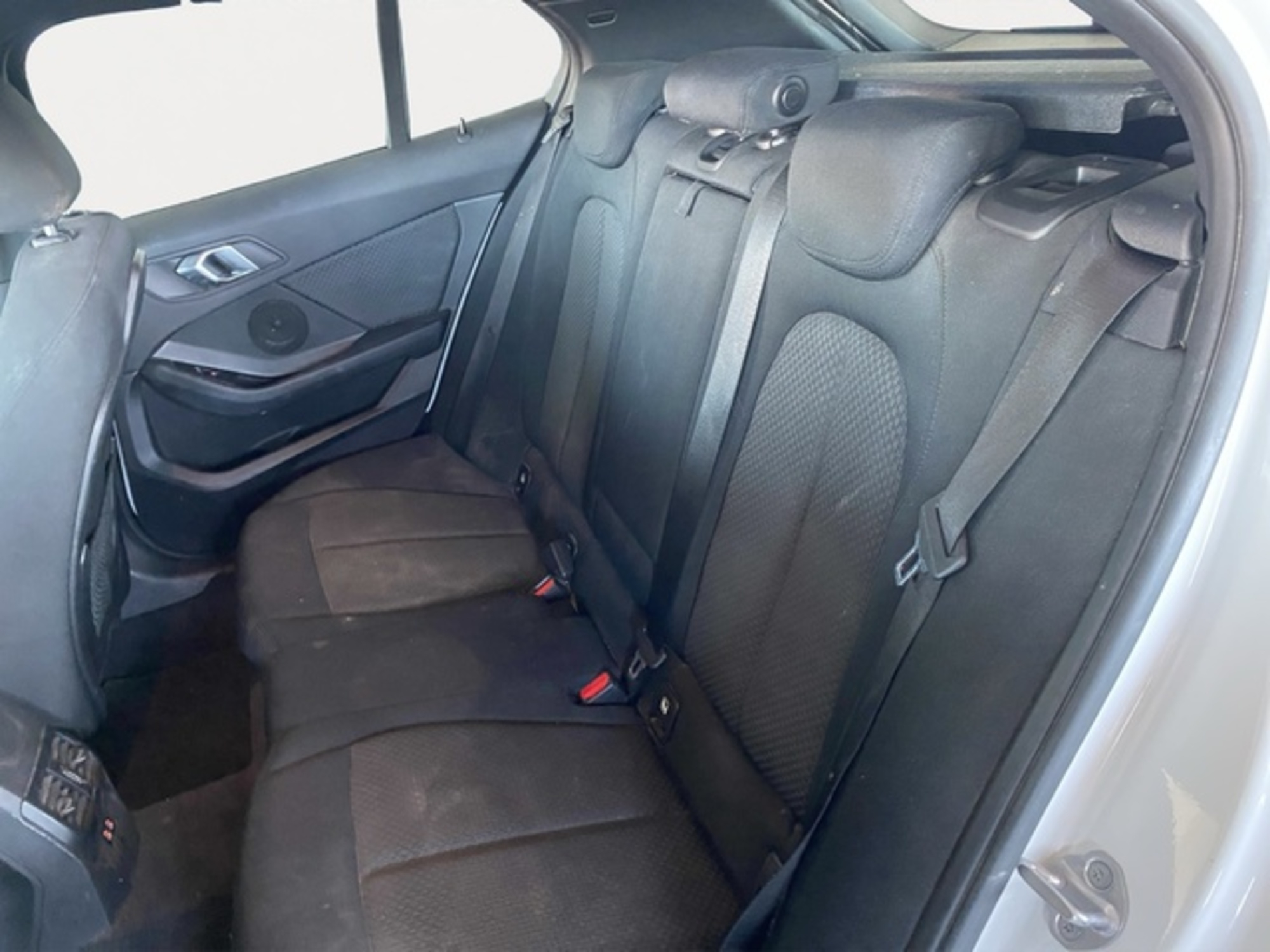 Renting BMW Serie 1 118d Business 110 kW (150 CV) 5 6