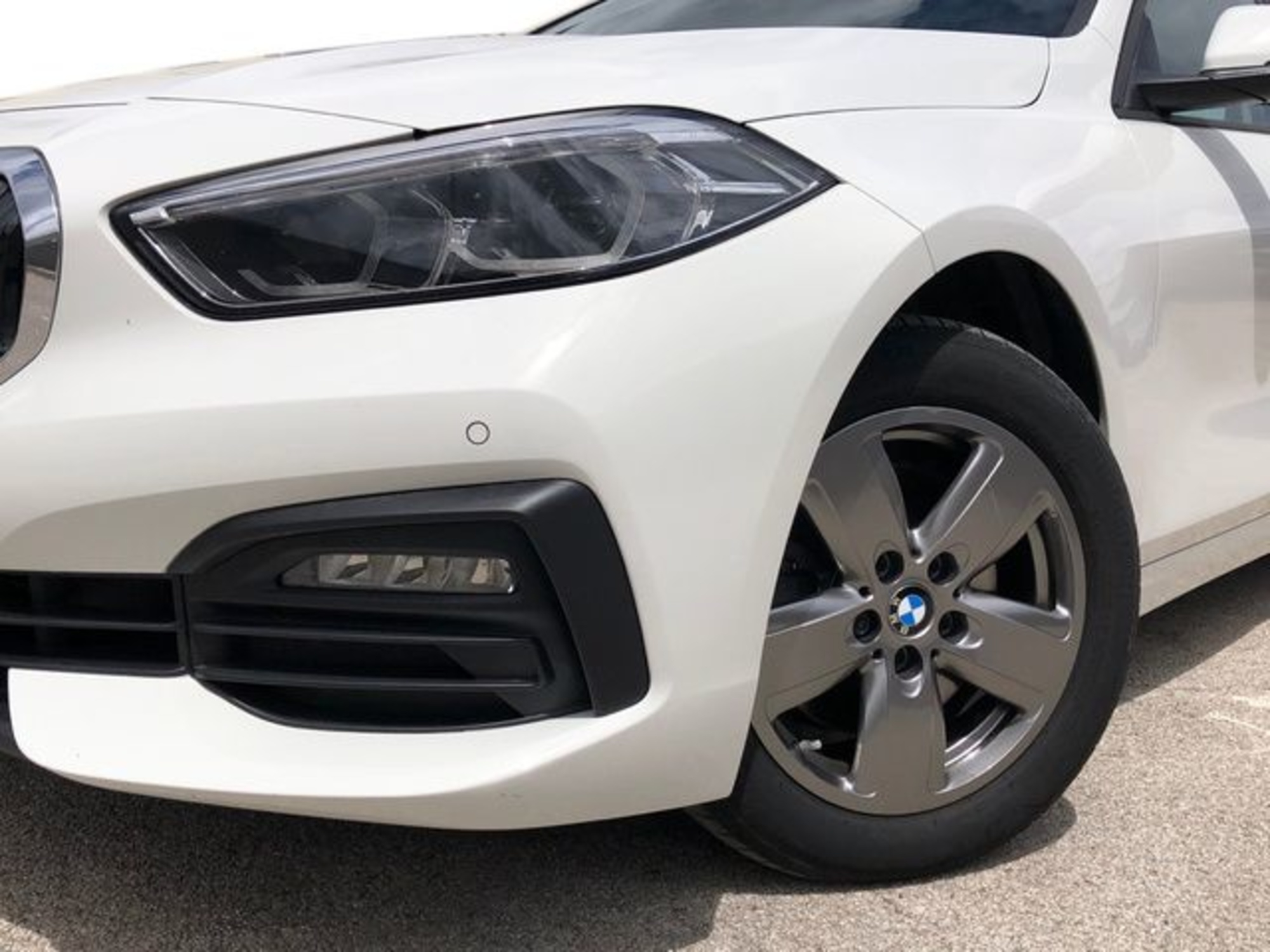 Renting BMW Serie 1 118d Business 110 kW (150 CV) 5 7