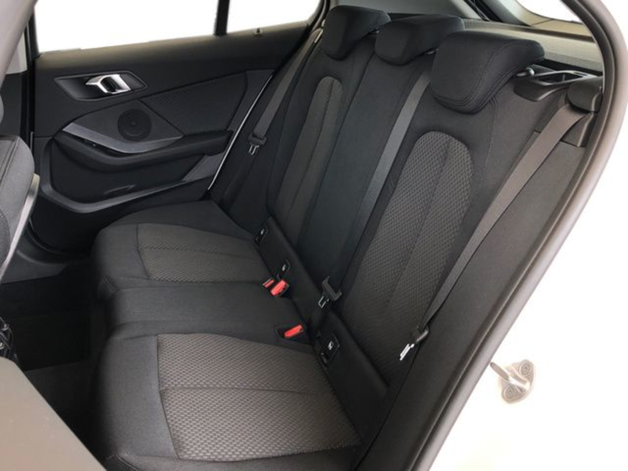 Renting BMW Serie 1 118d Business 110 kW (150 CV) 5 7
