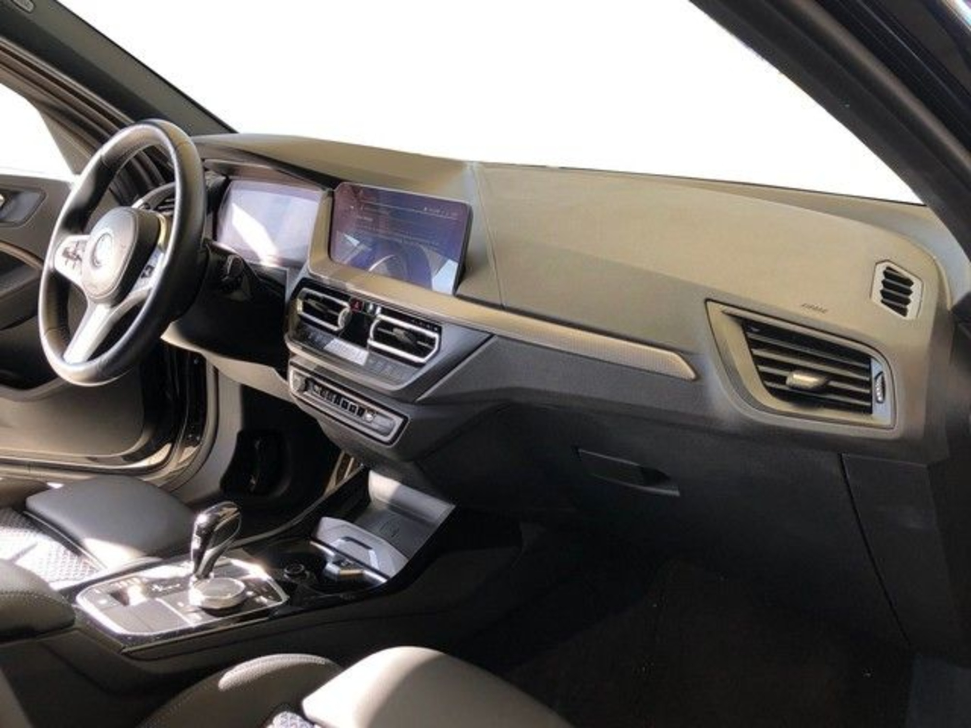Renting BMW Serie 1 118d Business 110 kW (150 CV) 5 9