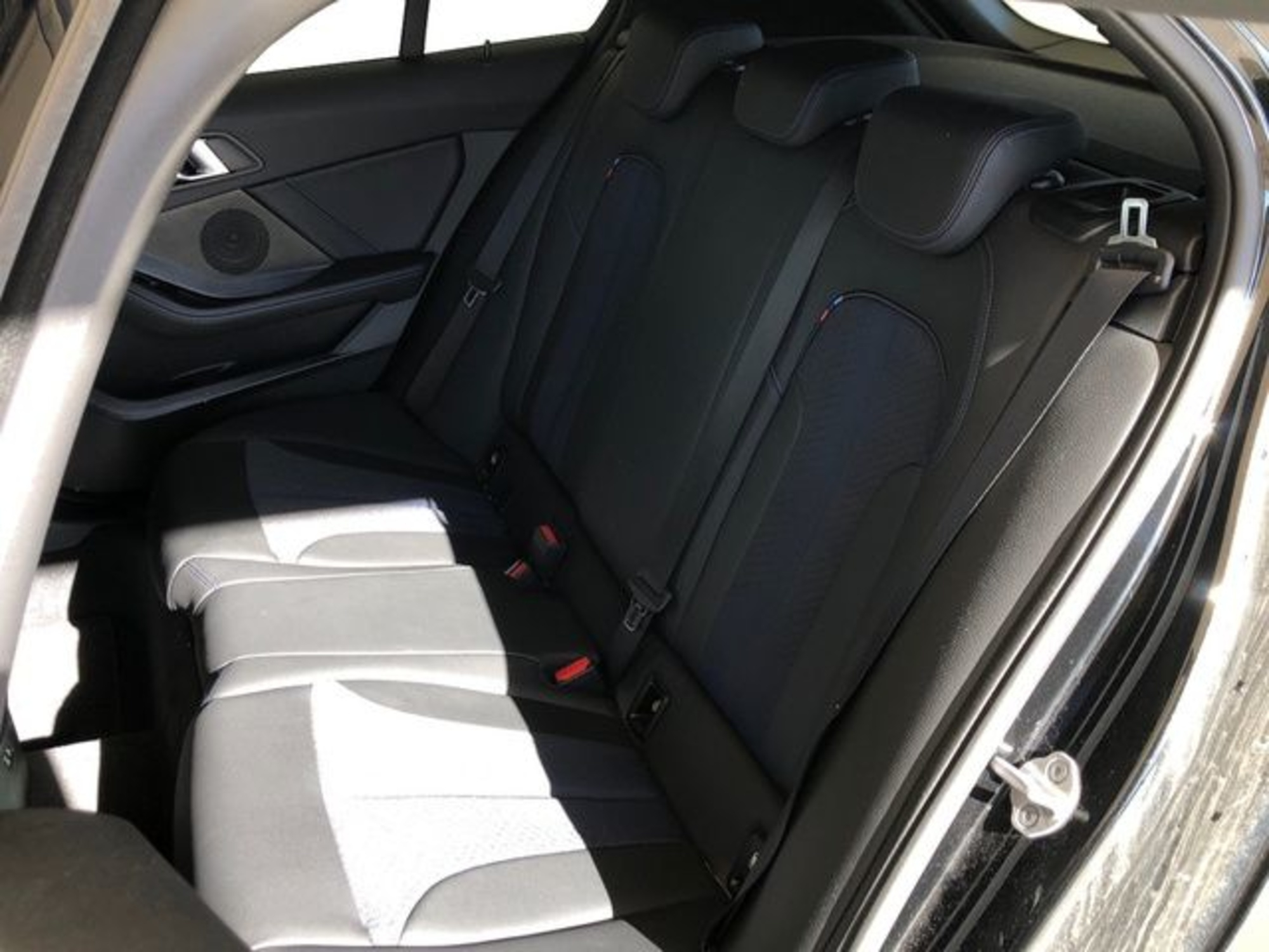 Renting BMW Serie 1 118d Business 110 kW (150 CV) 5 9