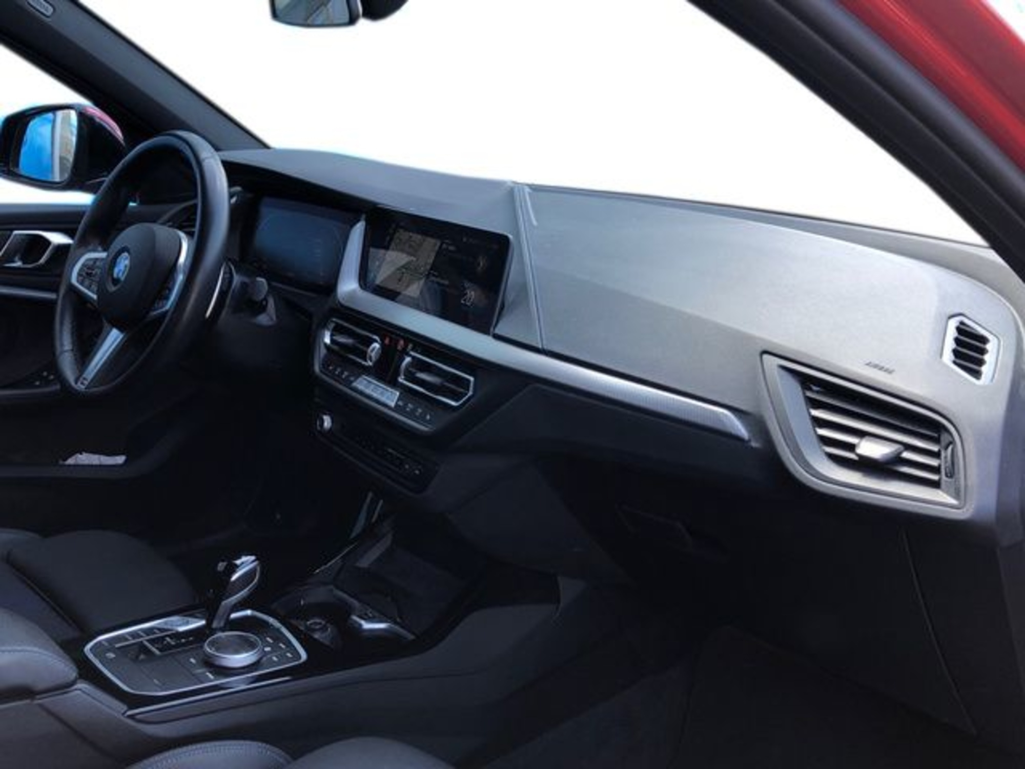 Renting BMW Serie 1 118d Business 110 kW (150 CV) 5 12