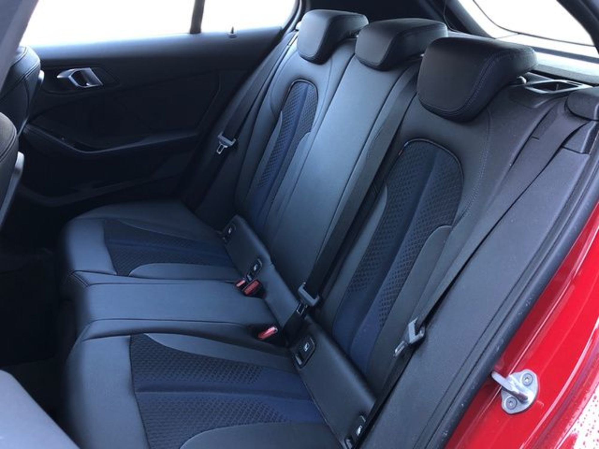 Renting BMW Serie 1 118d Business 110 kW (150 CV) 5 12
