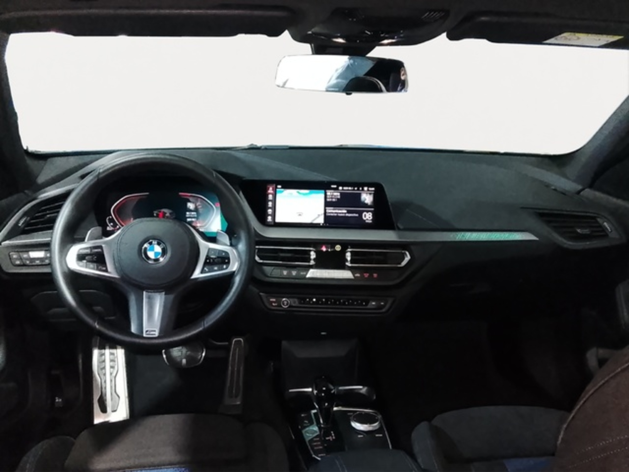 Renting BMW Serie 1 118d Business 110 kW (150 CV) 5 1