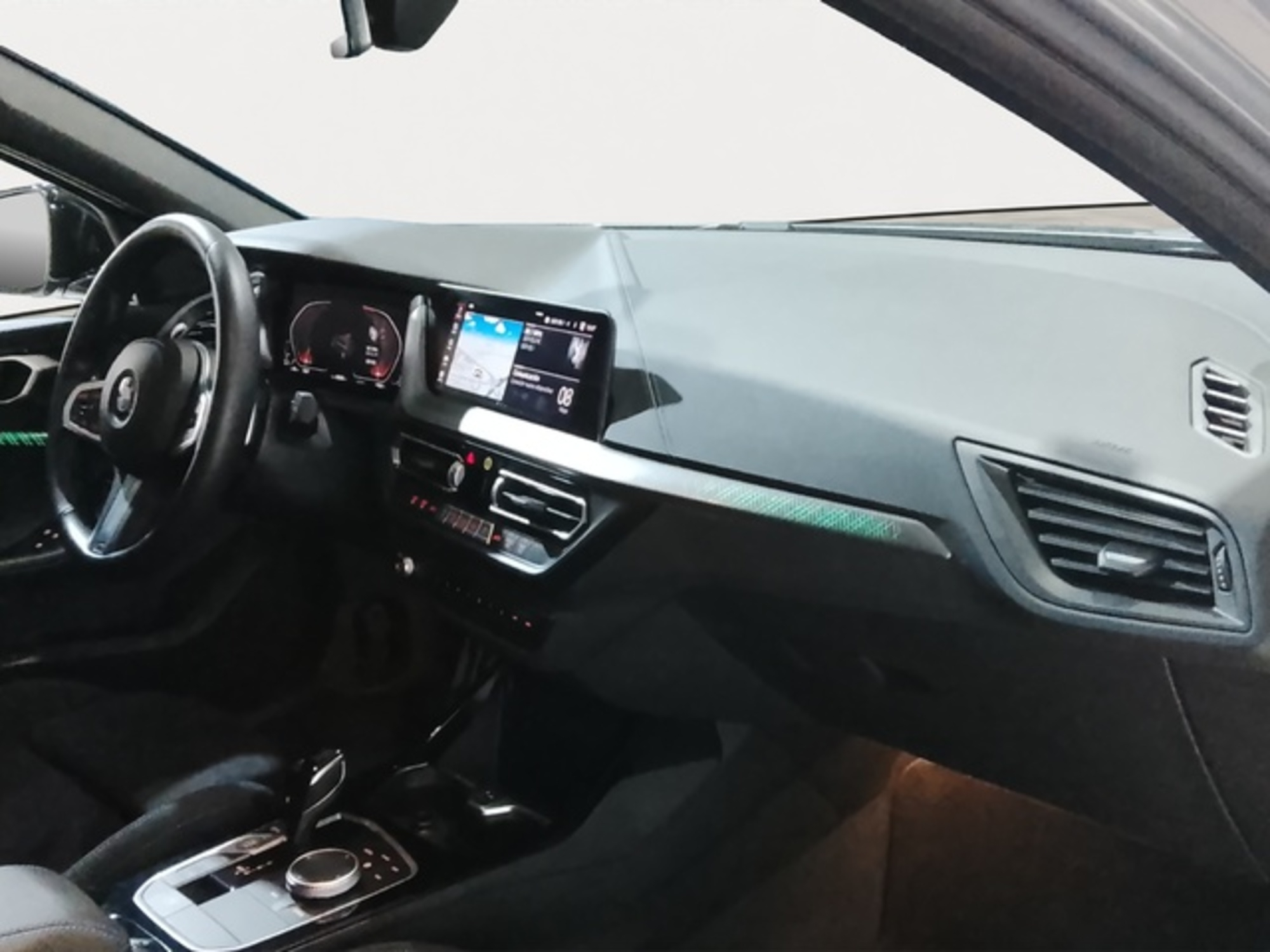 Renting BMW Serie 1 118d Business 110 kW (150 CV) 5 1