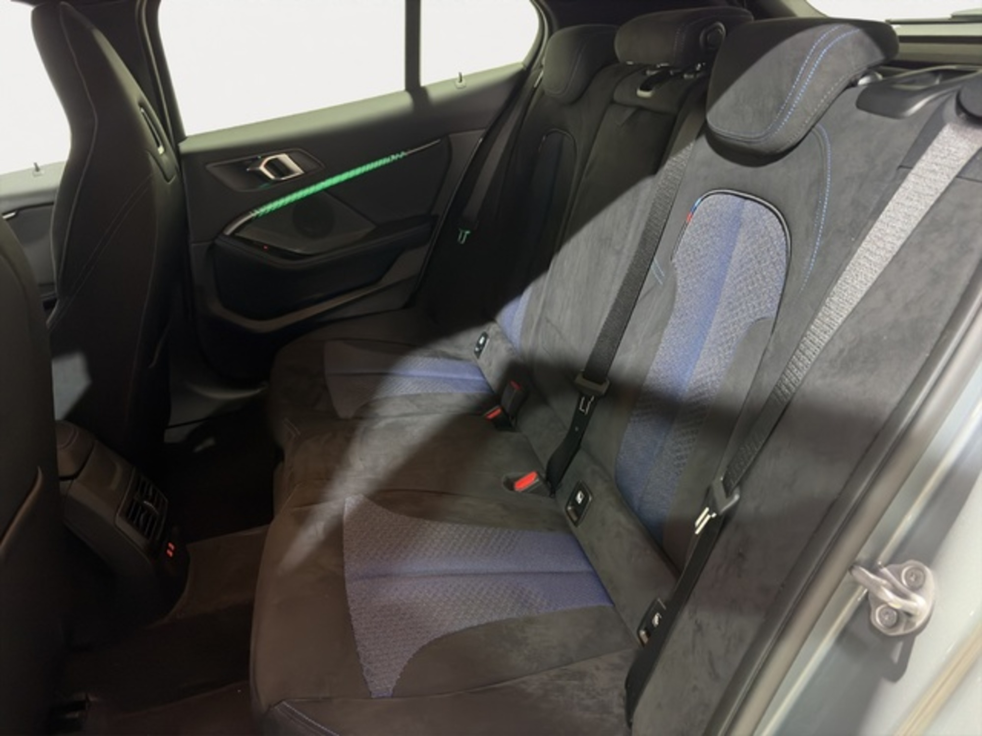Renting BMW Serie 1 118d Business 110 kW (150 CV) 5 1