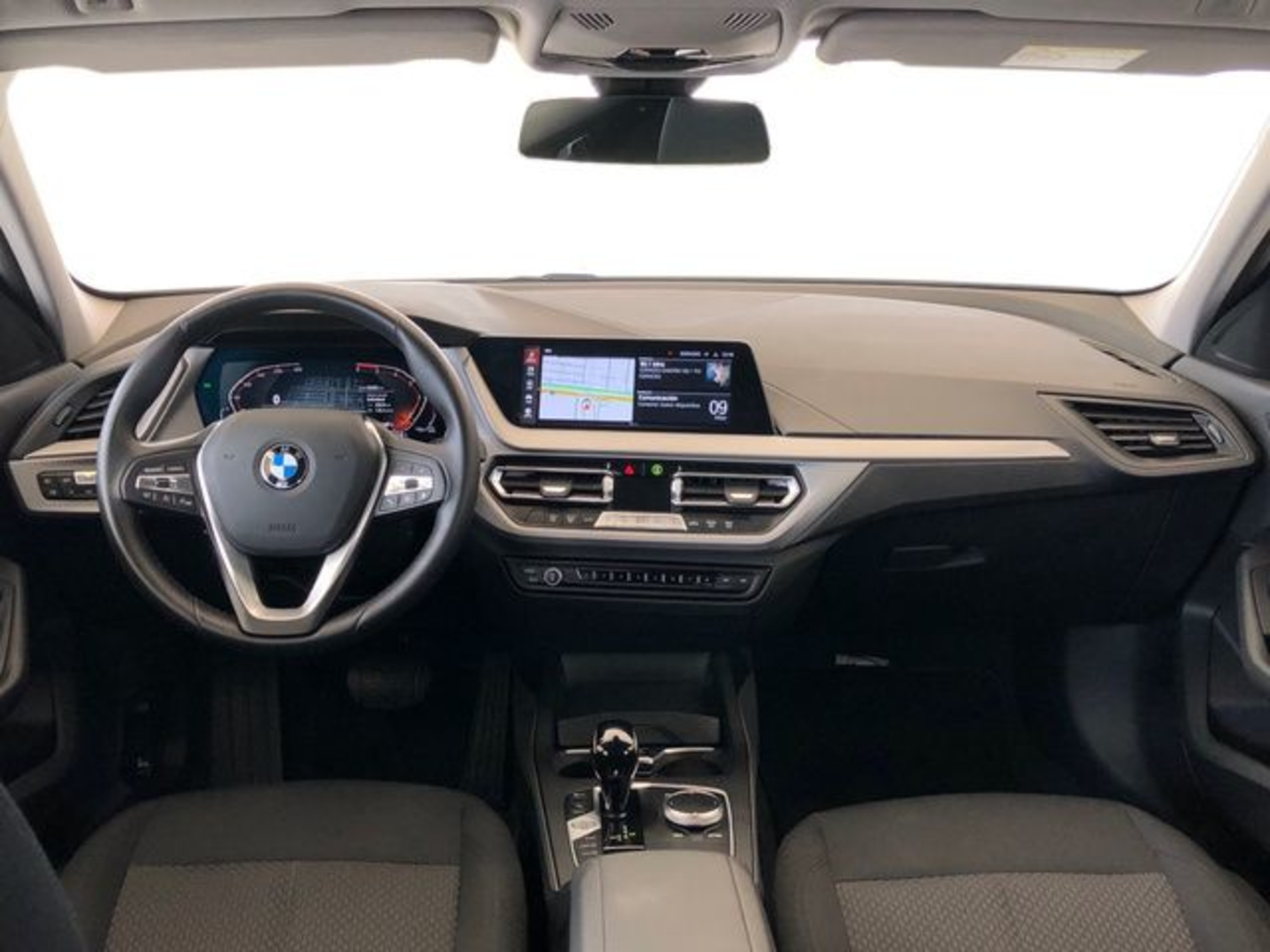 Renting BMW Serie 1 118d Business 110 kW (150 CV) 5 4